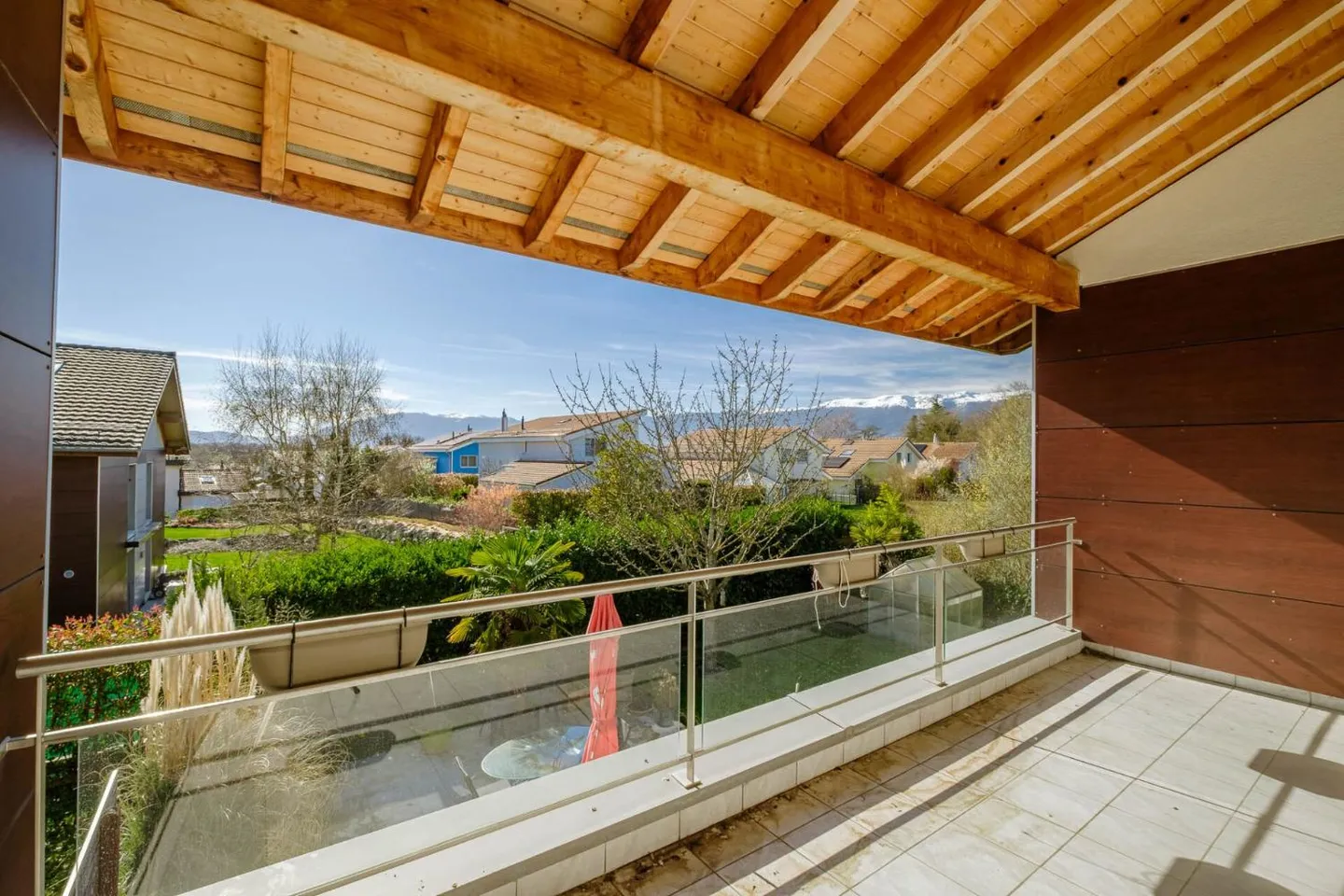 Villa d'angolo luminosa - ideale per famiglie - con magnifico giardino - Foto 5 di 6