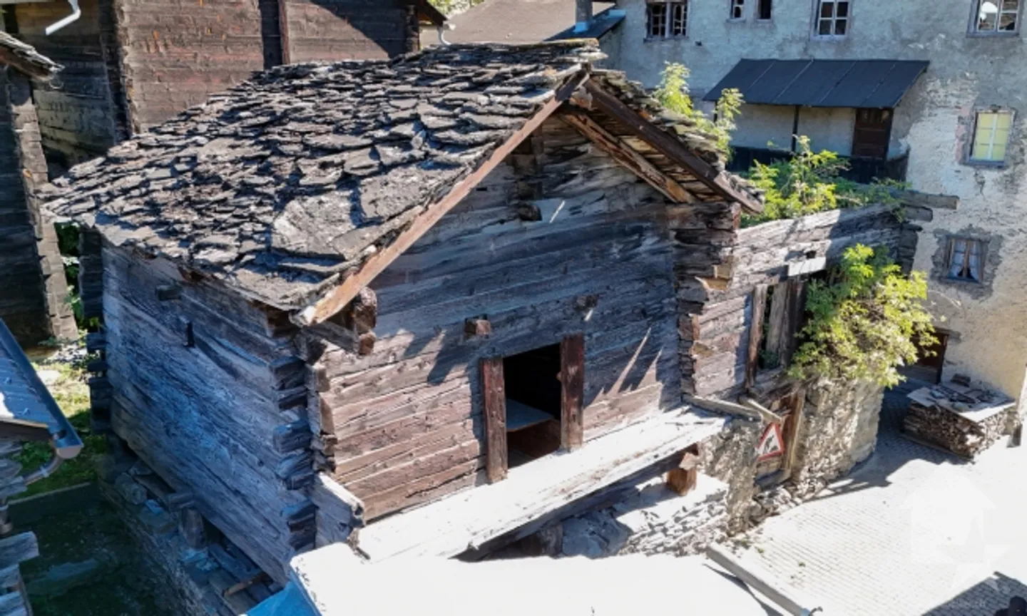 «Charmant grenier et ancien mayen avec projet de rénovation» - Photo 1 sur 12