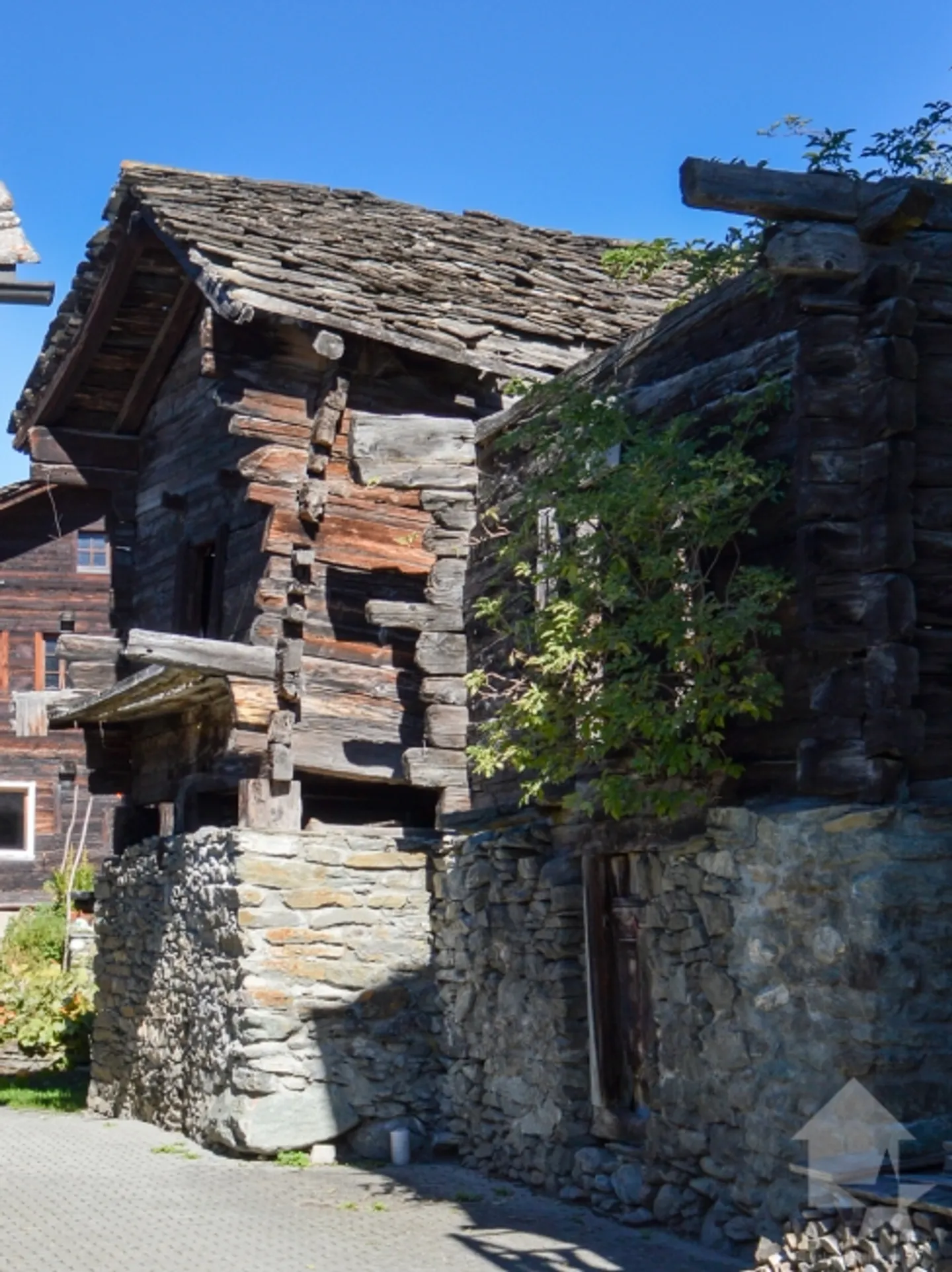 «Charmant grenier et ancien mayen avec projet de rénovation» - Photo 8 sur 12