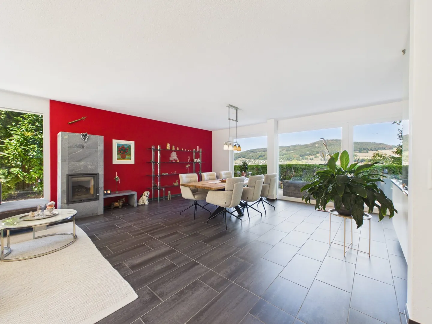 Well-maintained single-family home with plenty of space and maximum privacy - Photo 2 of 10
