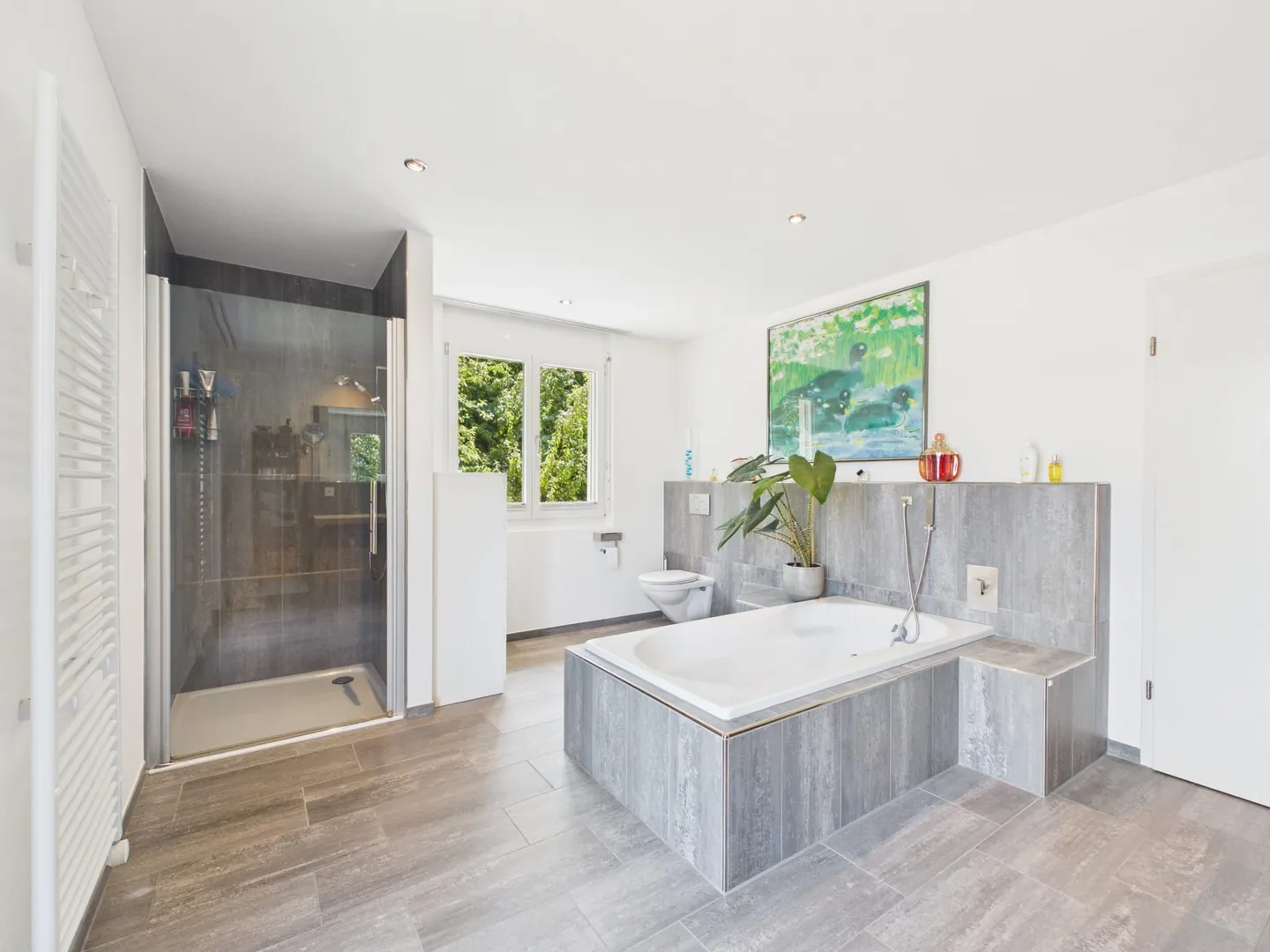 Well-maintained single-family home with plenty of space and maximum privacy - Photo 5 of 10