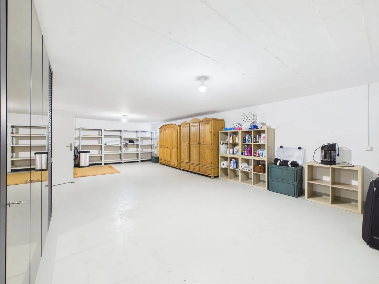 Well-maintained single-family home with plenty of space and maximum privacy - Photo 8 of 10