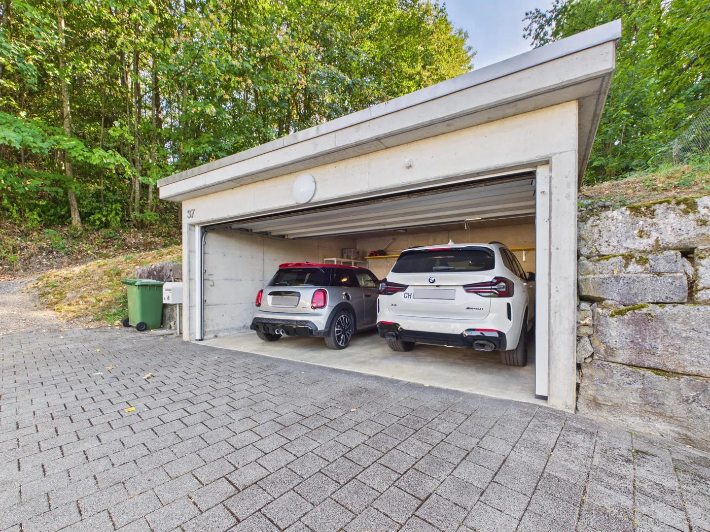 Well-maintained single-family home with plenty of space and maximum privacy - Photo 9 of 10