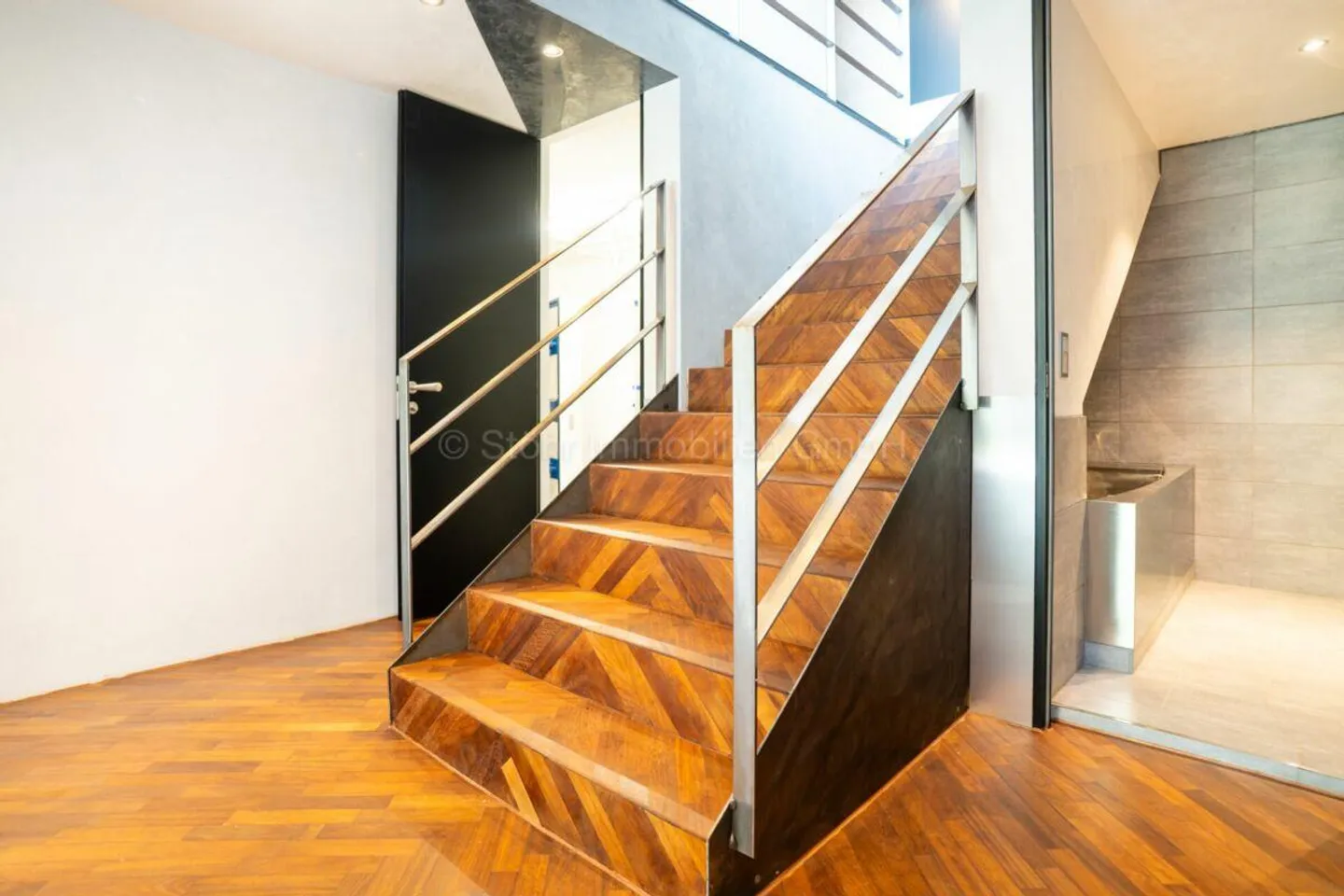 Elegante 10-Zimmer-Villa mit Kunst - Foto 25 von 30