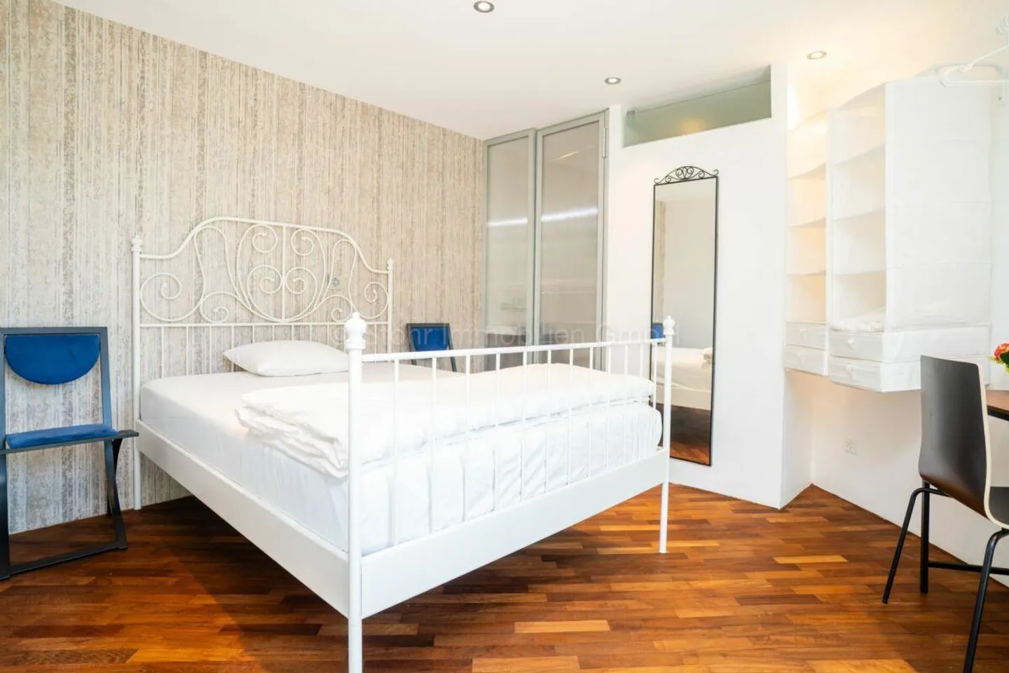 Elegante 10-Zimmer-Villa mit Kunst - Foto 30 von 30