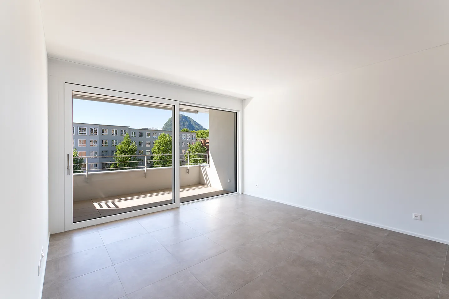 Elegant 2.5 Room Apartment in the City Center - Photo 1 of 4