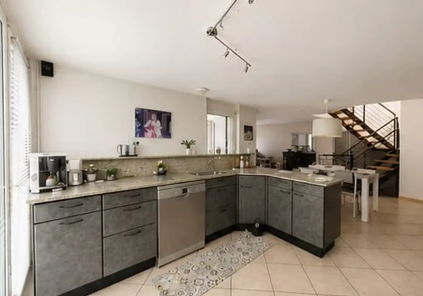 Casa a schiera triplex spaziosa e luminosa a La Chaux-de-Fonds - Foto 4 di 12