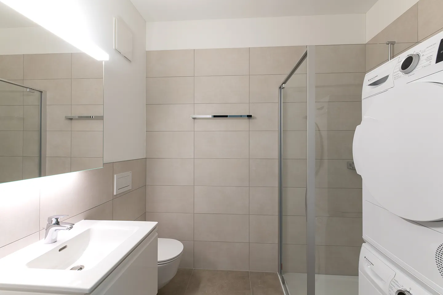 Elegant 2.5 Room Apartment in the City Center - Photo 3 of 4