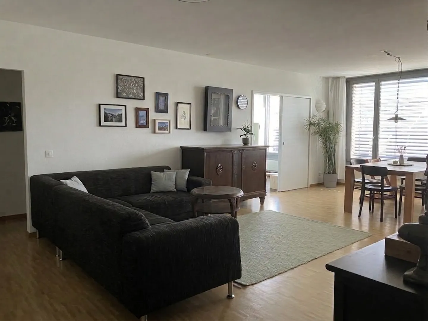 Spacious Apartment with Terrace - Photo 2 of 7