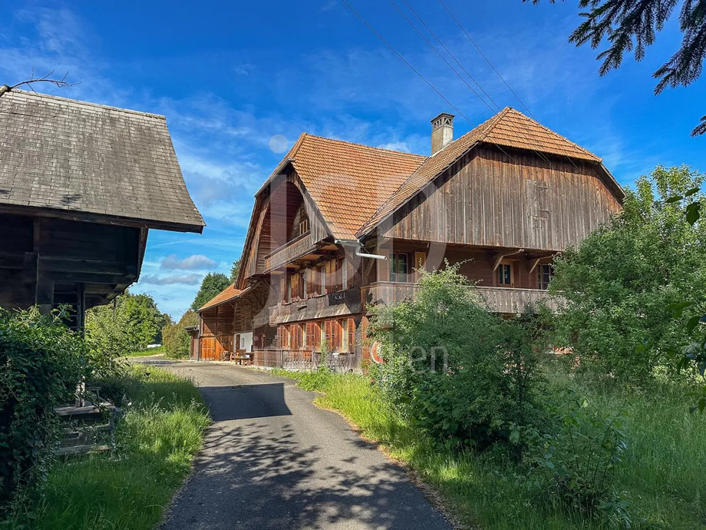Well-kept farmhouse with 3,397m2 plot - Photo 2 of 25