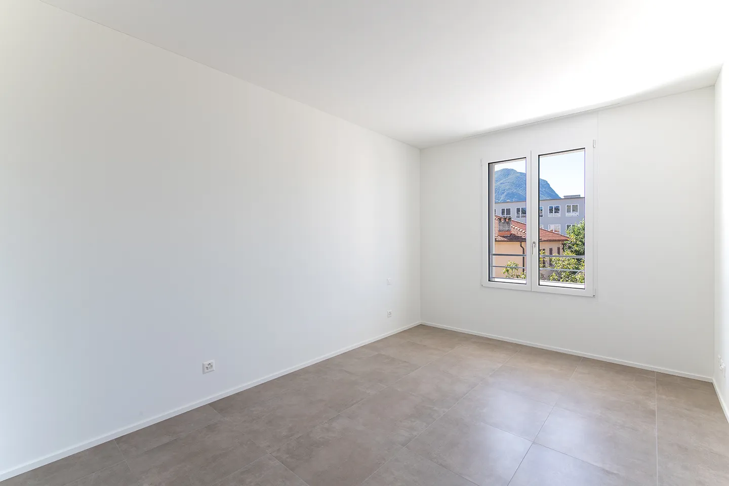 Elegant 2.5 Room Apartment in the City Center - Photo 4 of 4