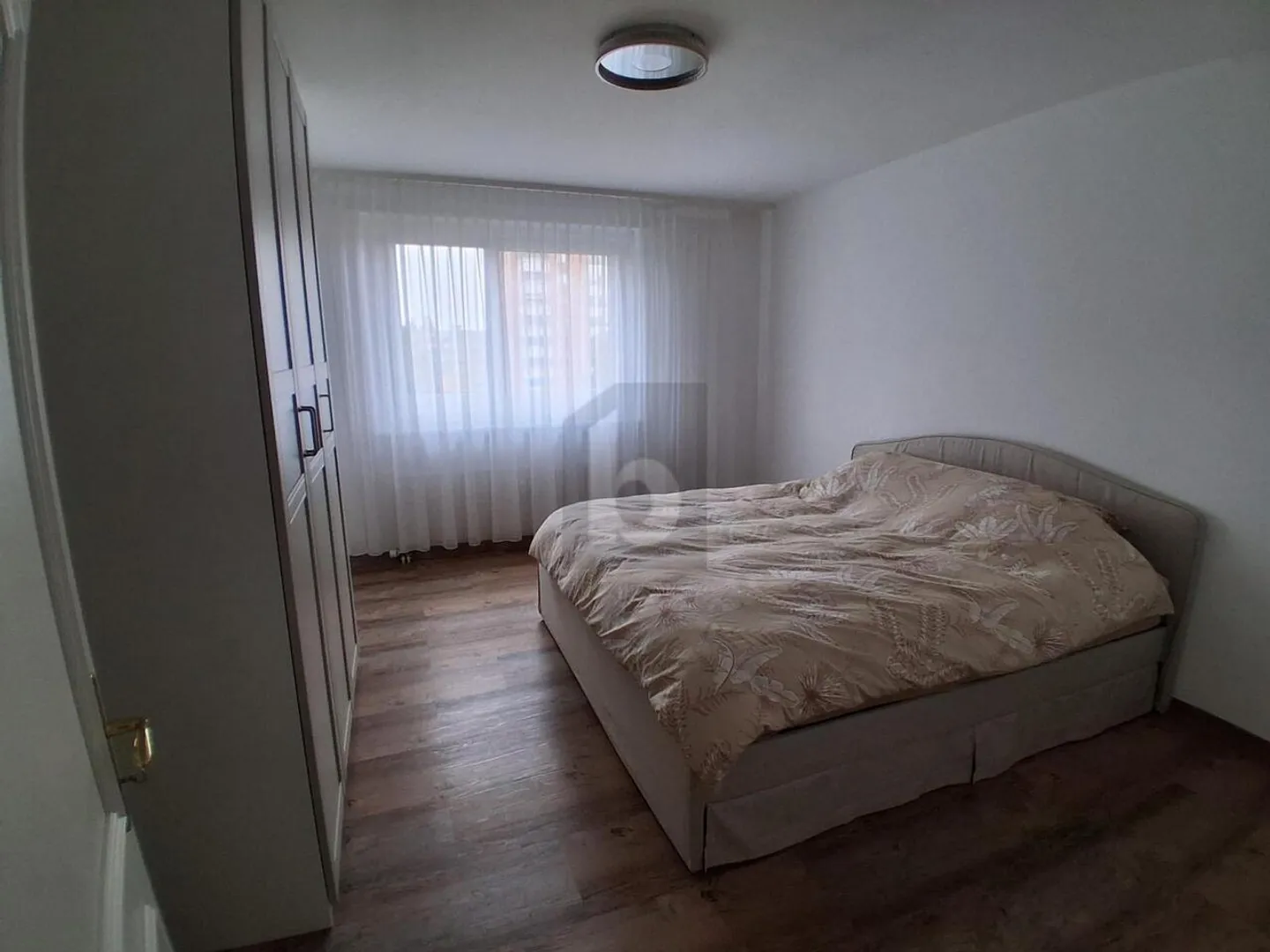 DANS UN EMPLACEMENT CENTRAL AVEC BALCON VITRÉ ! - Photo 3 sur 5