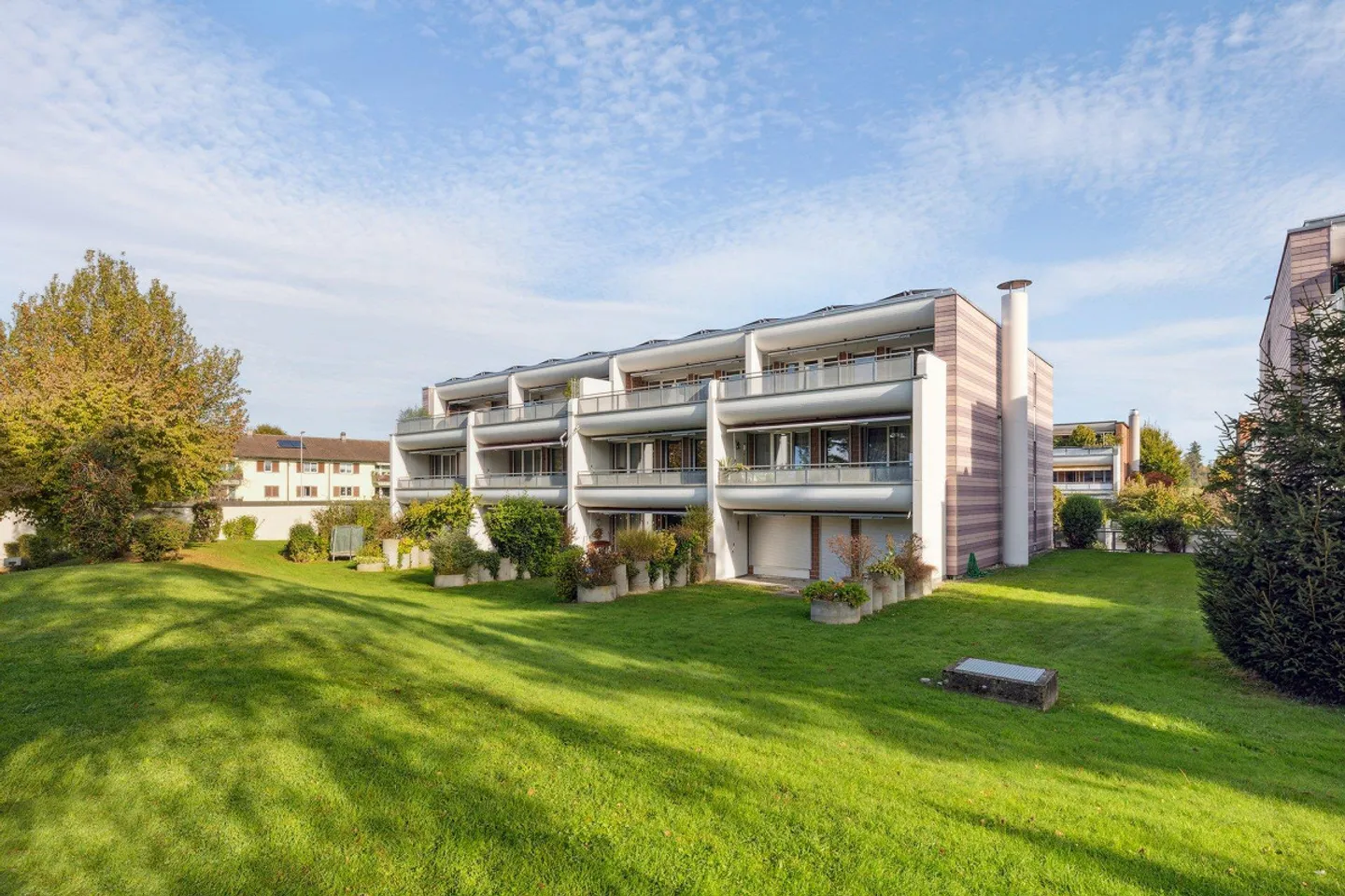 NO RENTAL DEPOSIT - In a quiet area with a large balcony - Photo 1 of 9