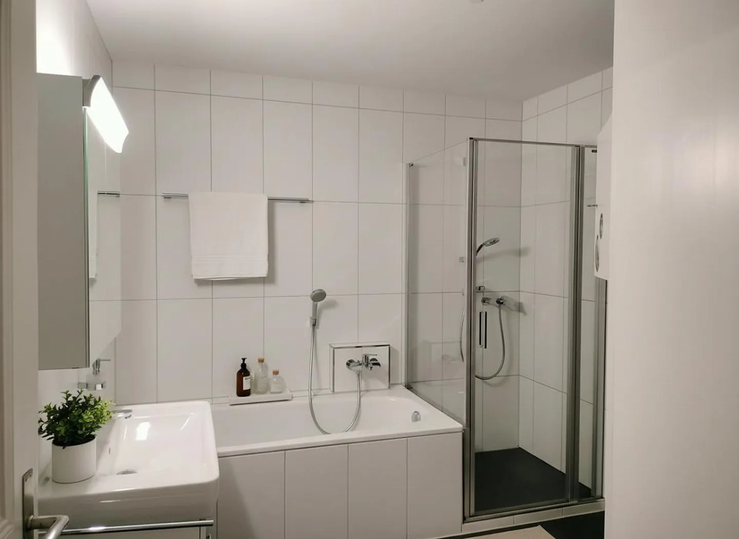 Incantevole casa a schiera nel cuore di Glarona - Foto 3 di 4