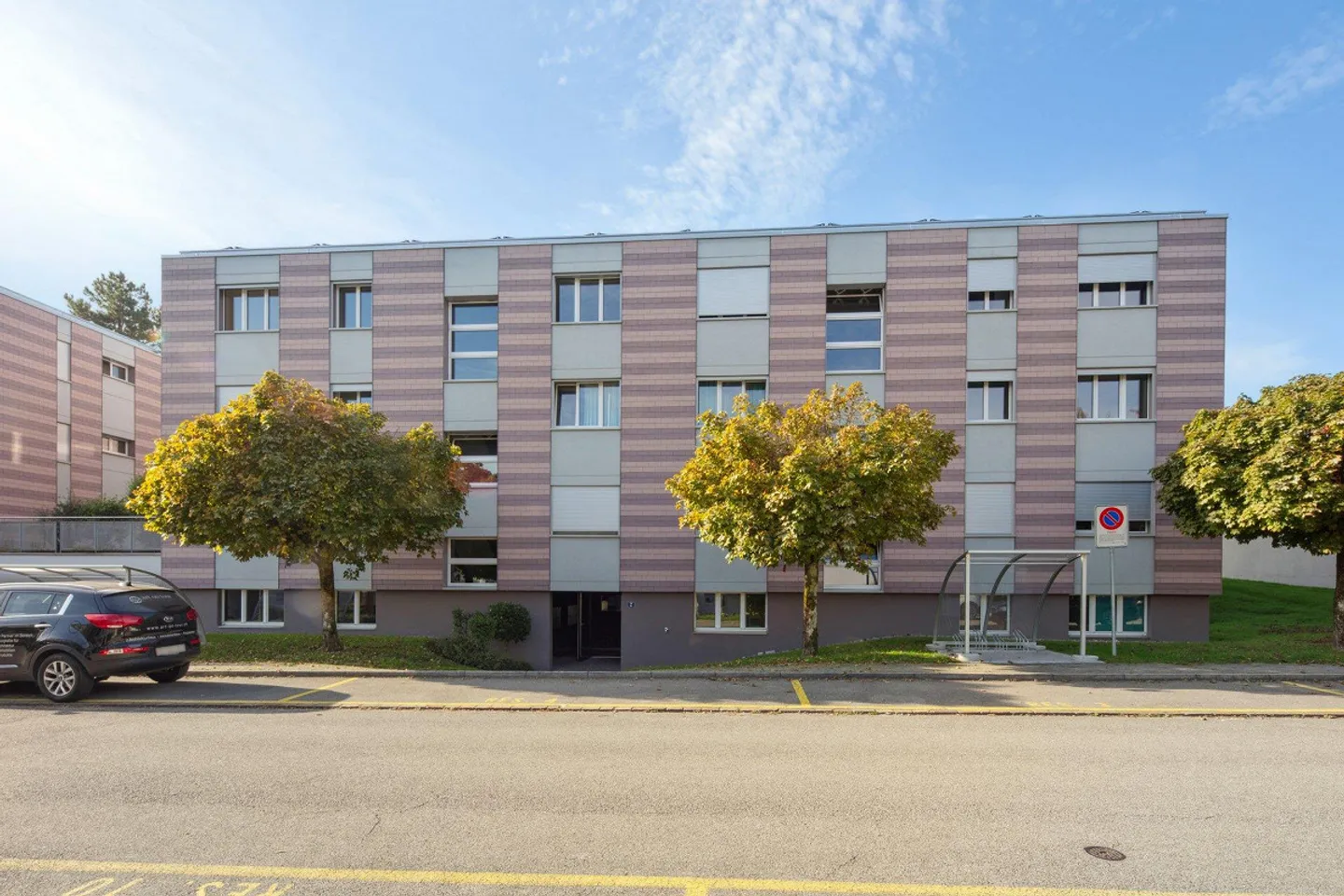 NO RENTAL DEPOSIT - In a quiet area with a large balcony - Photo 4 of 9