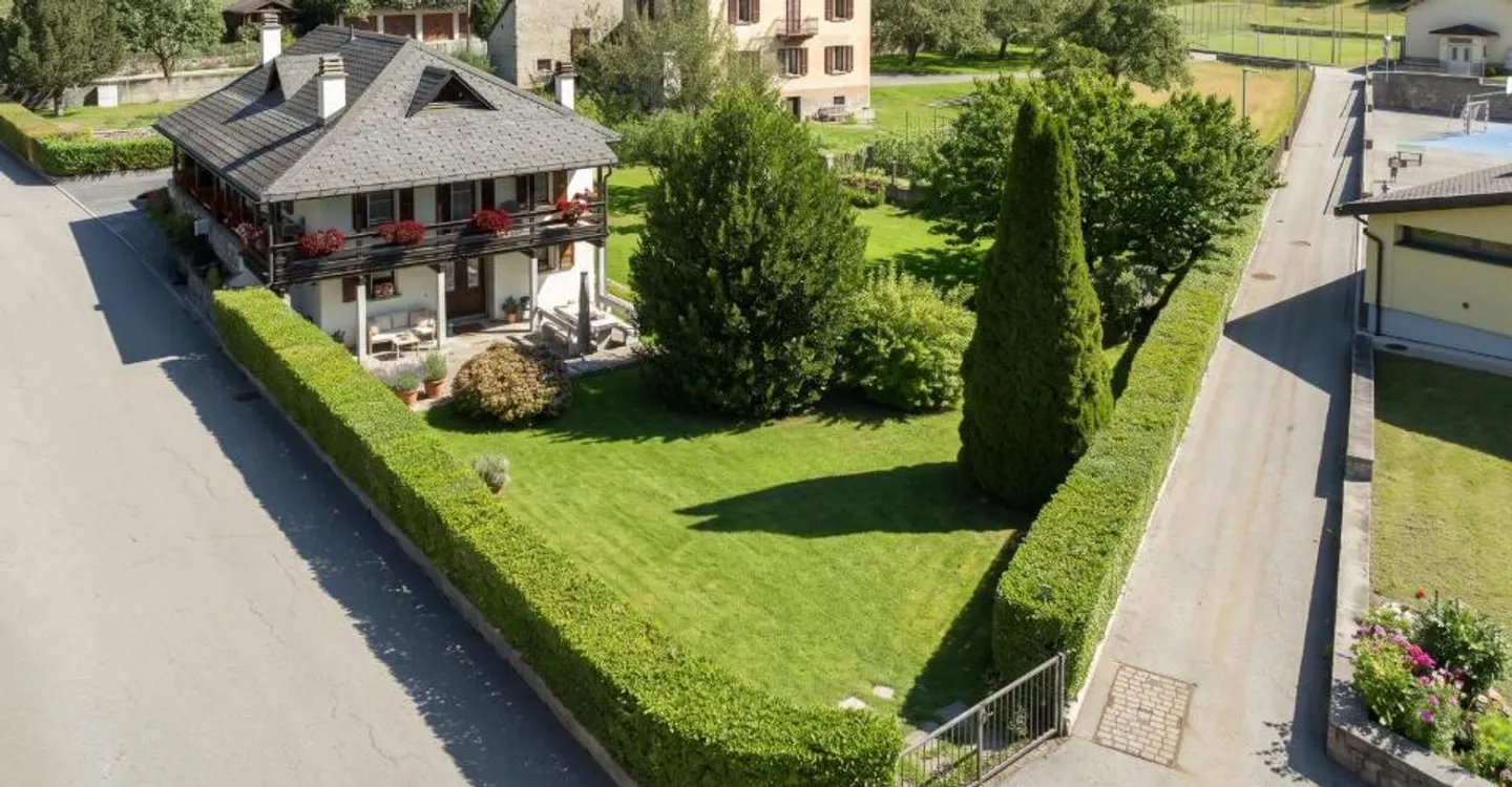 The house for your family, immersed in greenery and bathed in sunlight! - Photo 1 of 11