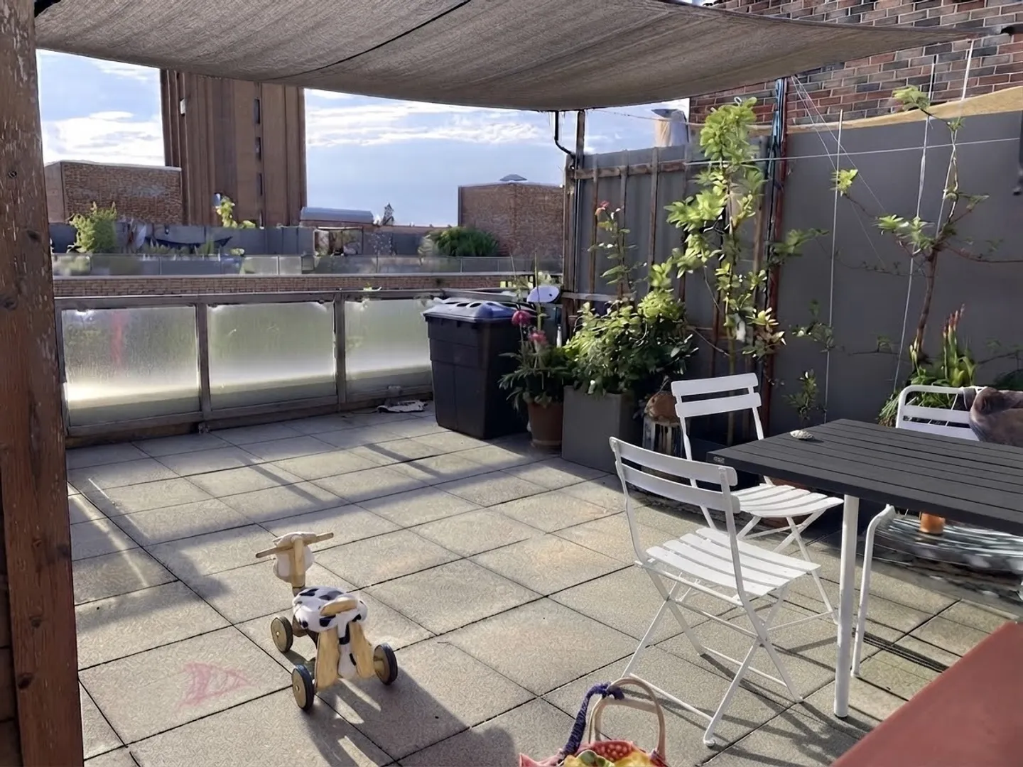 Spacious Apartment with Terrace - Photo 5 of 5