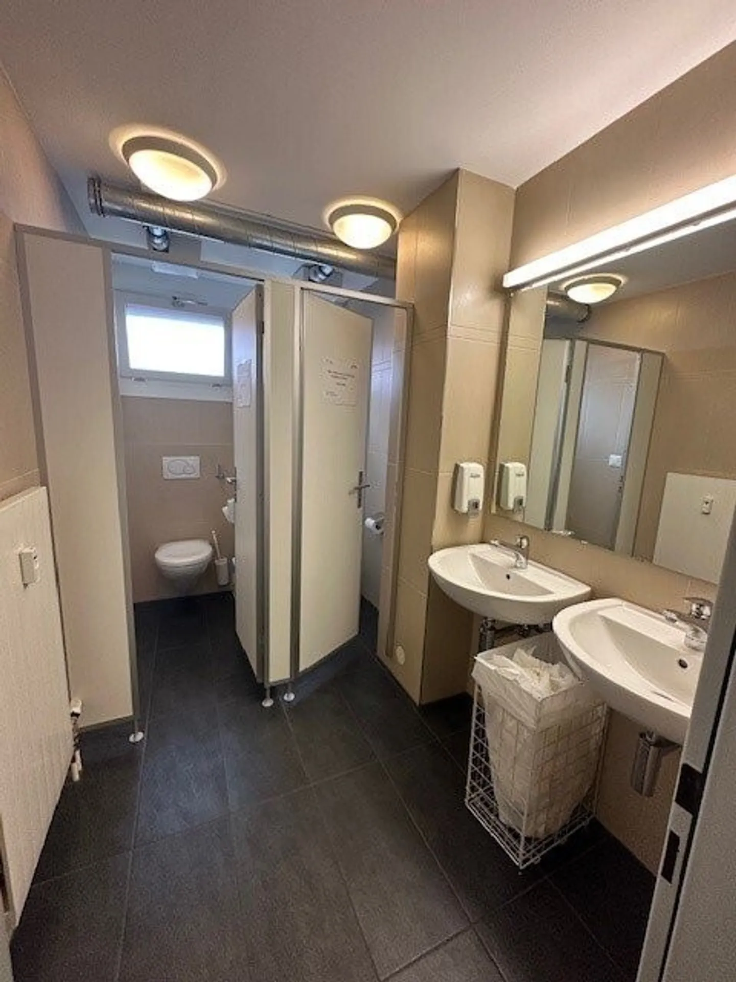 Emplacement central - parfait pour votre entreprise! - Photo 4 sur 4