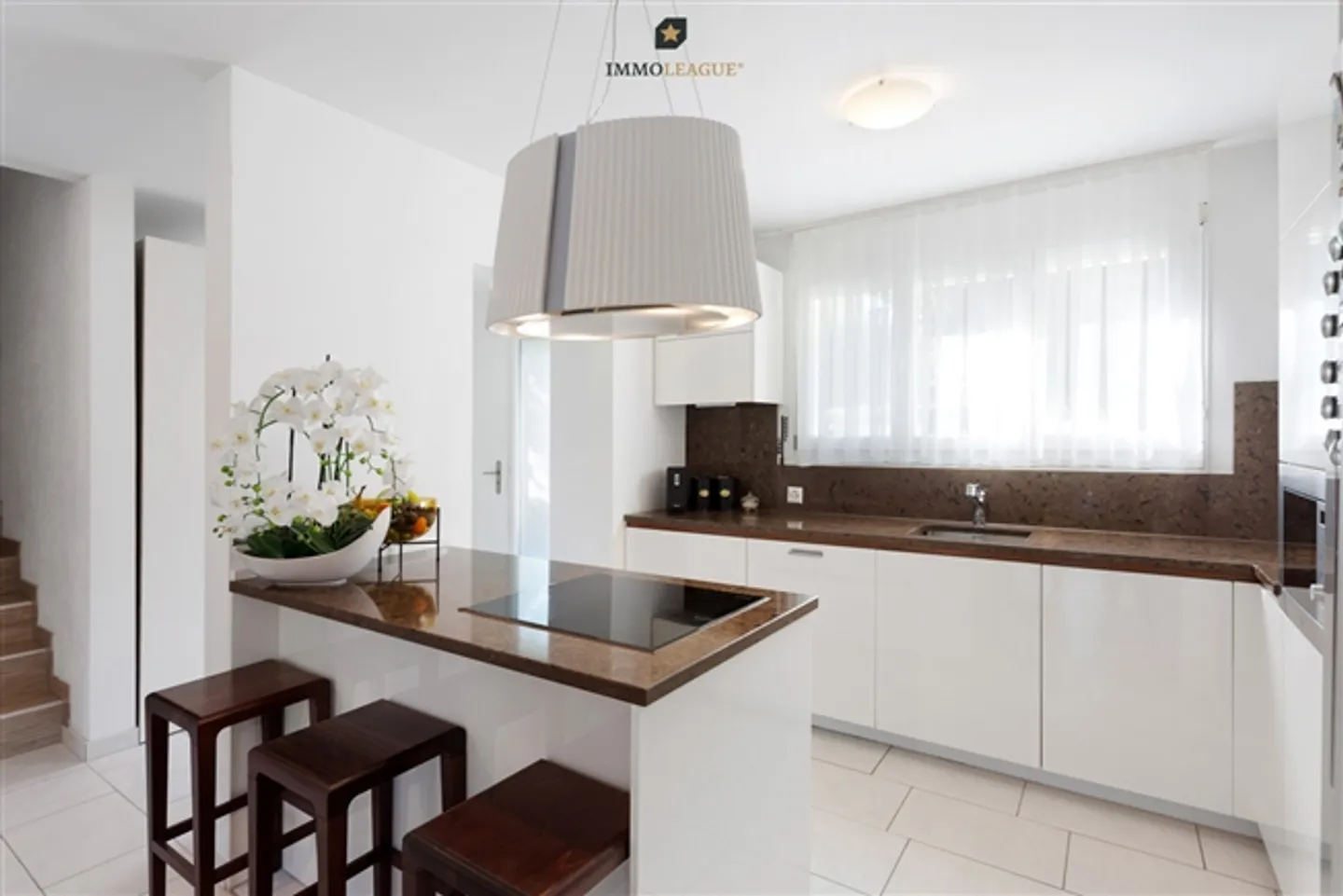 Maison de rangée bien entretenue avec terrasse et jardin dans un emplacement de choix. - Photo 5 sur 10