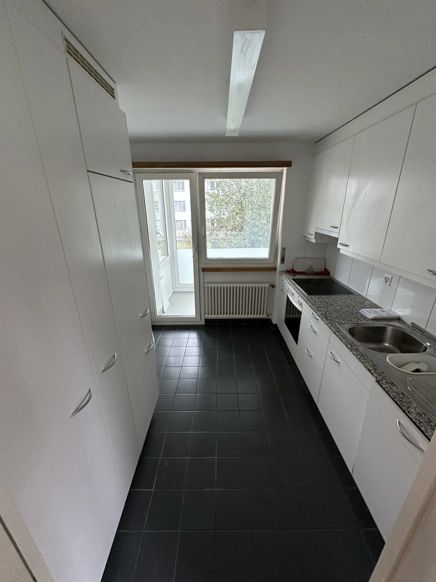 Appartamento accogliente di 4,5 stanze in posizione centrale - Foto 8 di 11