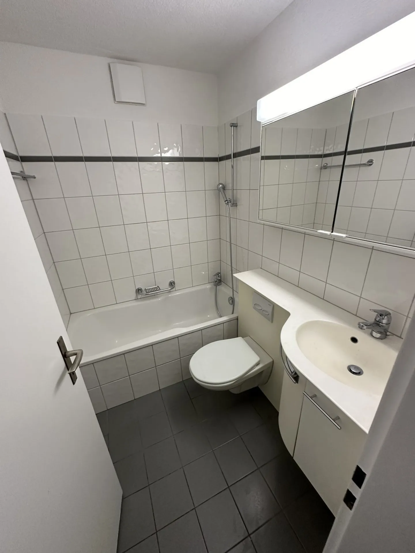 Appartamento accogliente di 4,5 stanze in posizione centrale - Foto 10 di 11