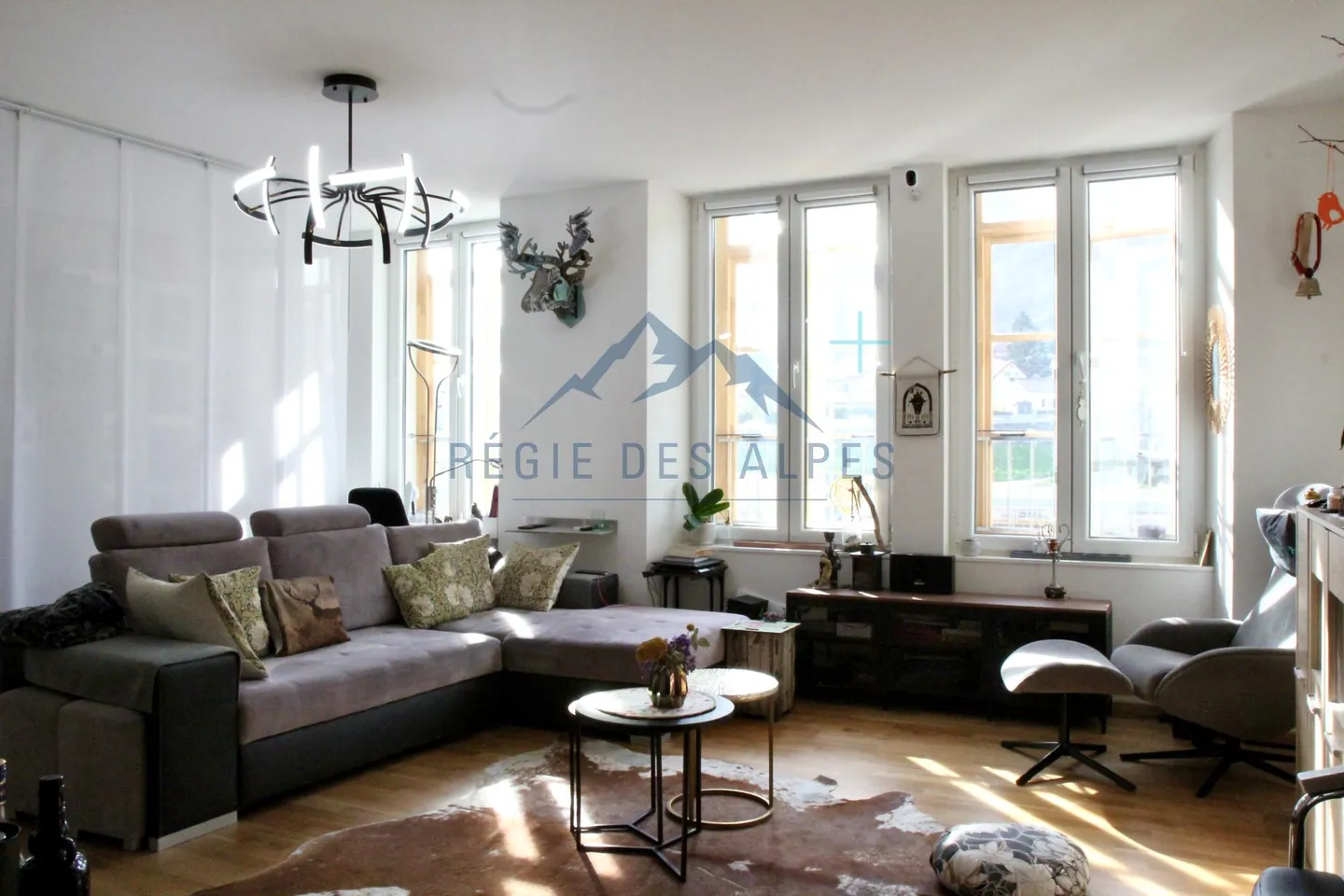 Modern 4.5-room apartment with terrace by the river in Vallorbe - Photo 2 of 14