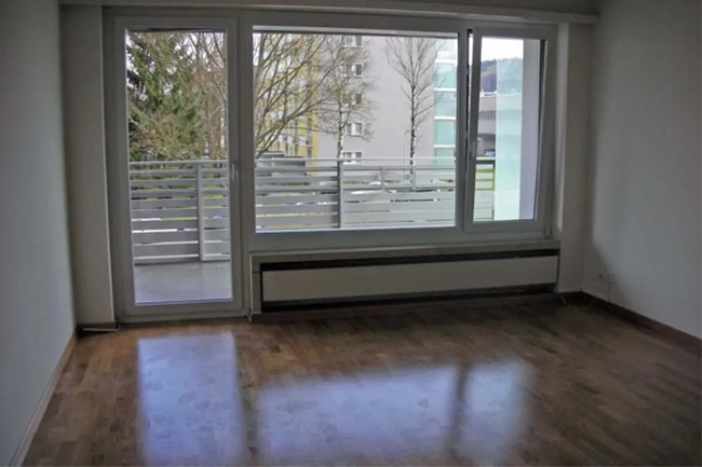 Appartement spacieux 2.5 pièces - Photo 2 sur 4