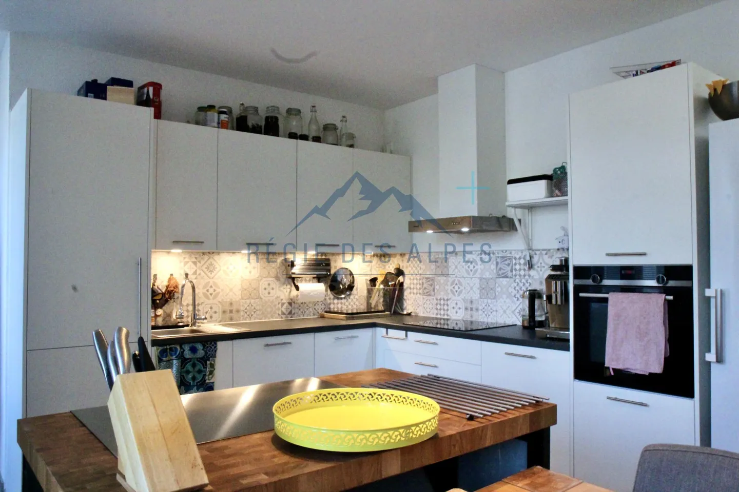 Modern 4.5-room apartment with terrace by the river in Vallorbe - Photo 3 of 14