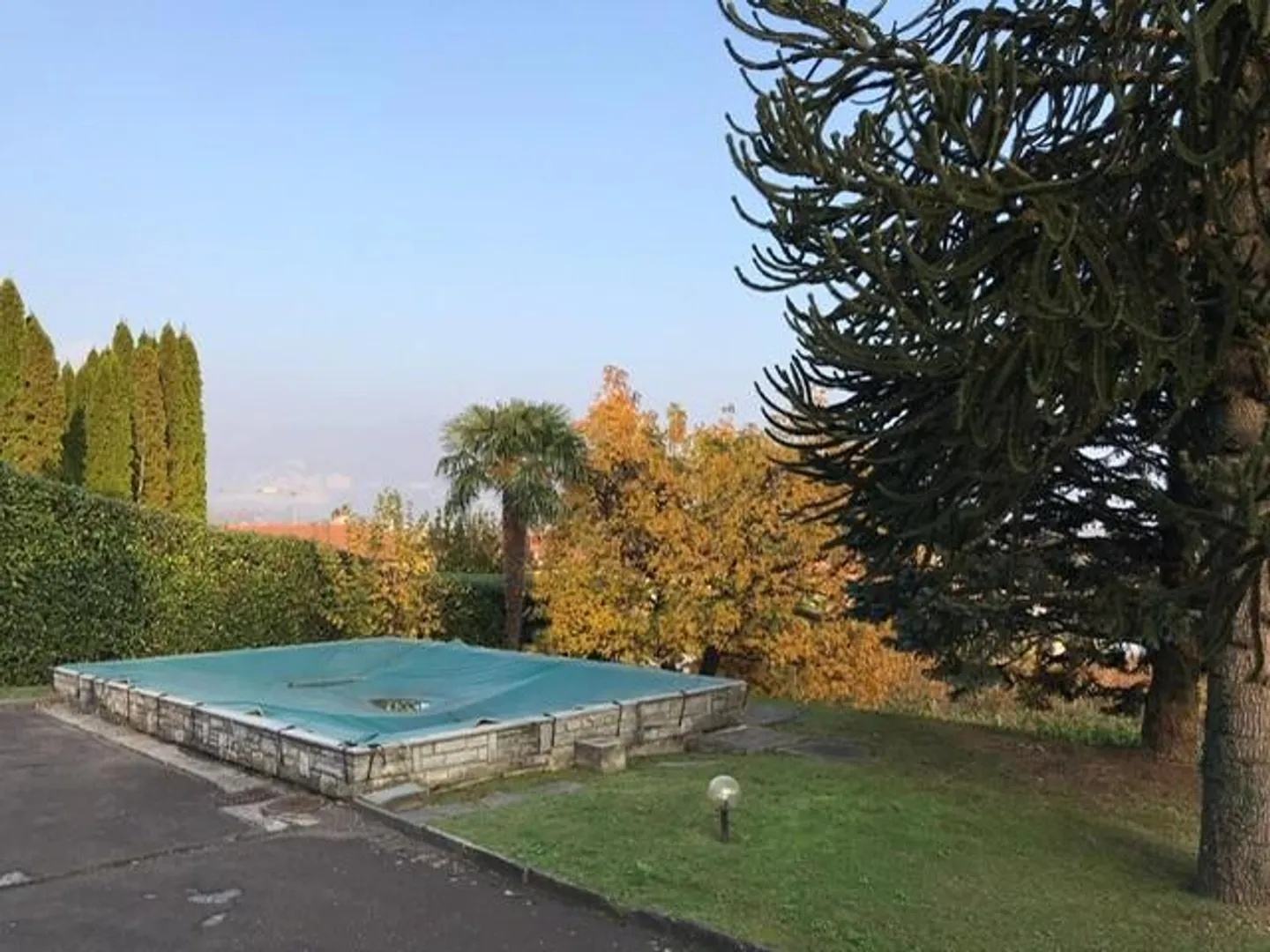 BAUBARES GRUNDSTÜCK VON 705 MQ IM BEREICH MONTALBANO IN STABIO - Foto 2 von 6