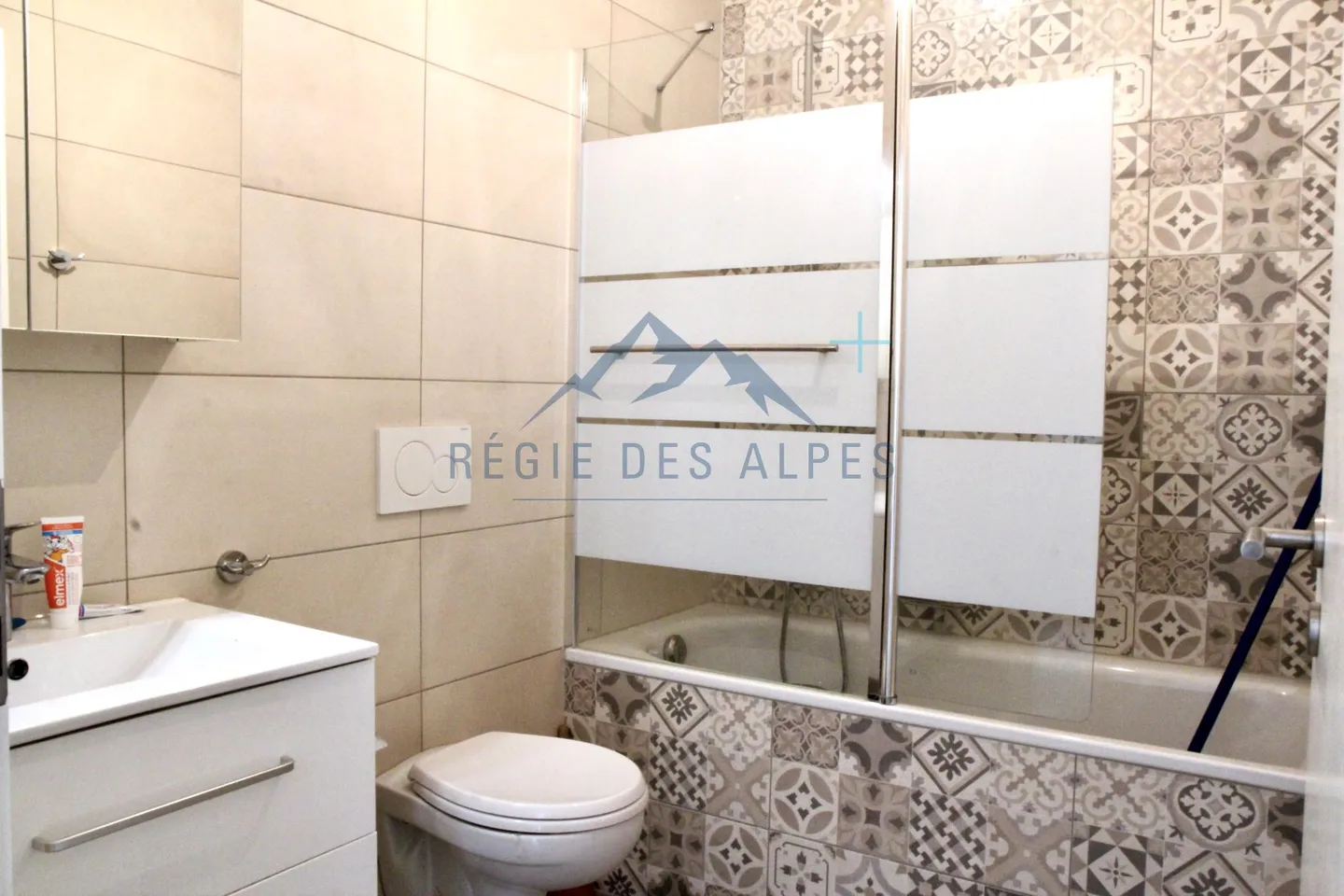 Modern 4.5-room apartment with terrace by the river in Vallorbe - Photo 10 of 14