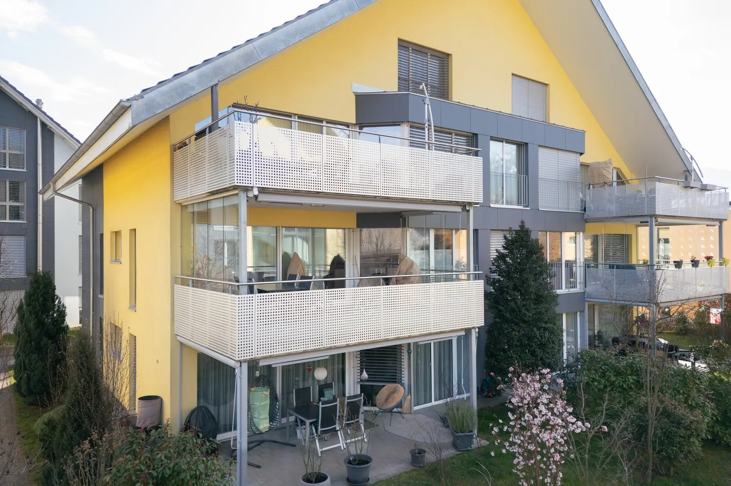Vivere con stile, vivere rilassati - La tua oasi di 3,5 stanze a Thierachern - Foto 1 di 21