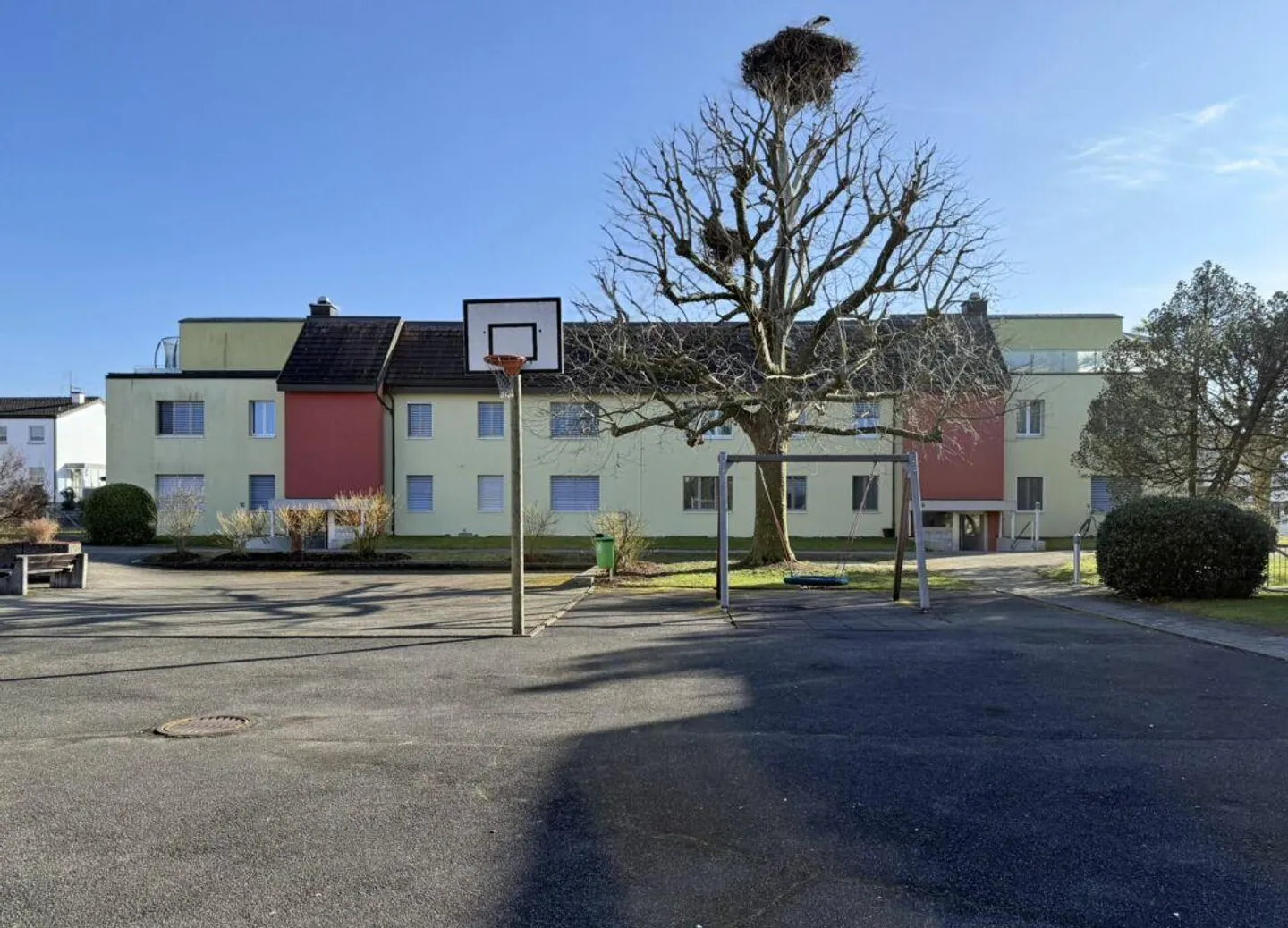 4.5-room apartment including hobby room and two parking spaces - Photo 1 of 11