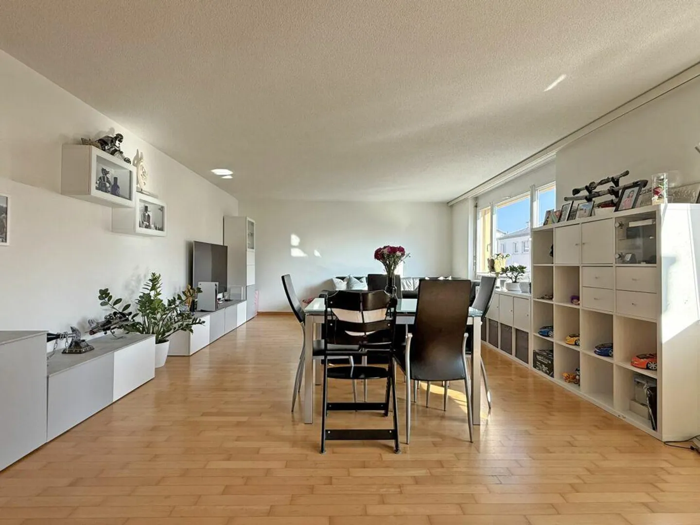 4.5-room apartment including hobby room and two parking spaces - Photo 2 of 11