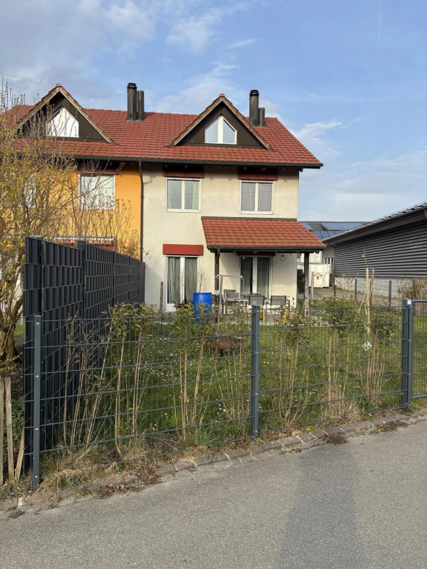 Charming 6.5-room semi-detached house in a quiet location of Eschenz - Photo 2 of 12