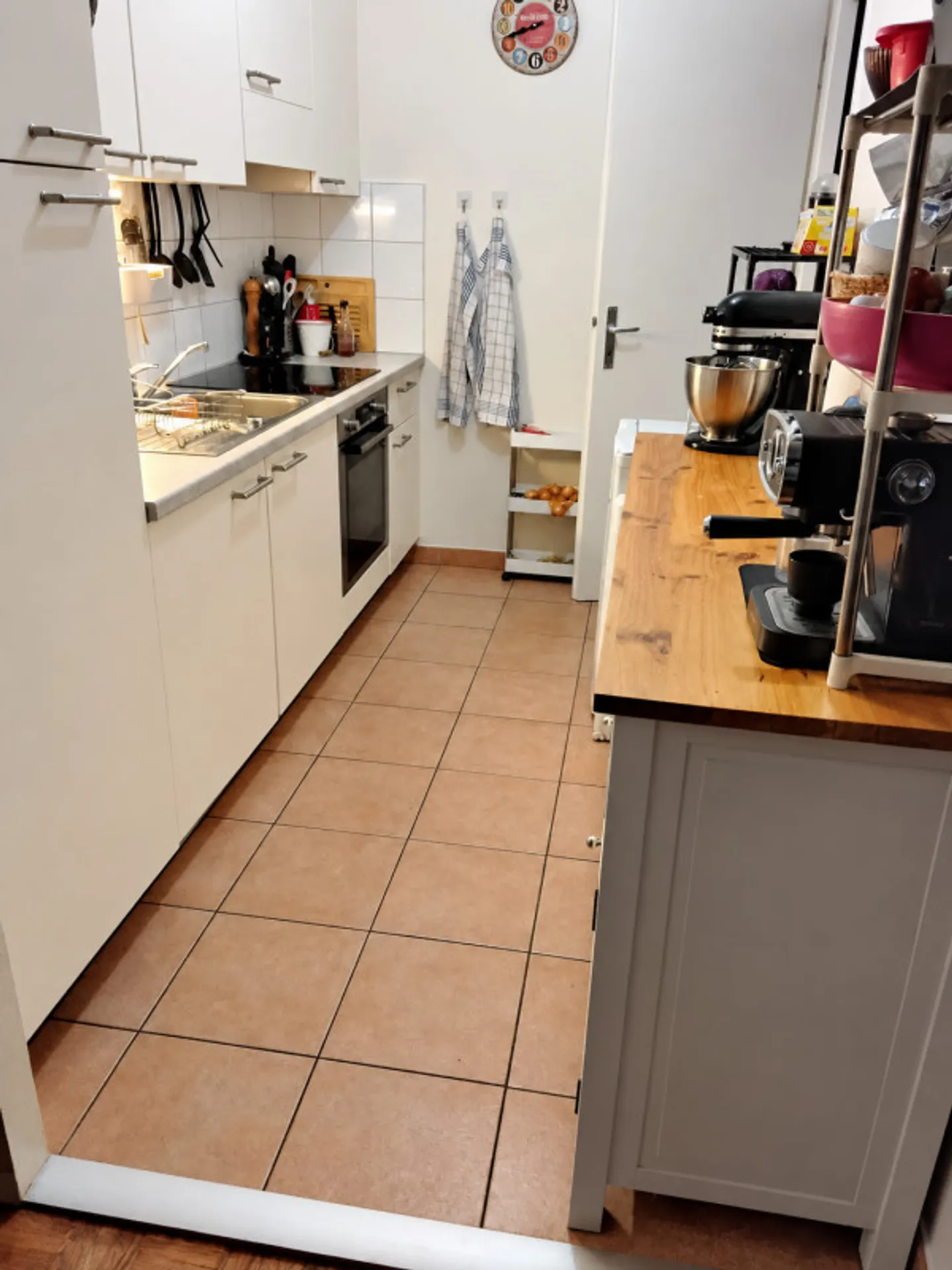Spacious Apartment in Les Acacias - Photo 3 of 6