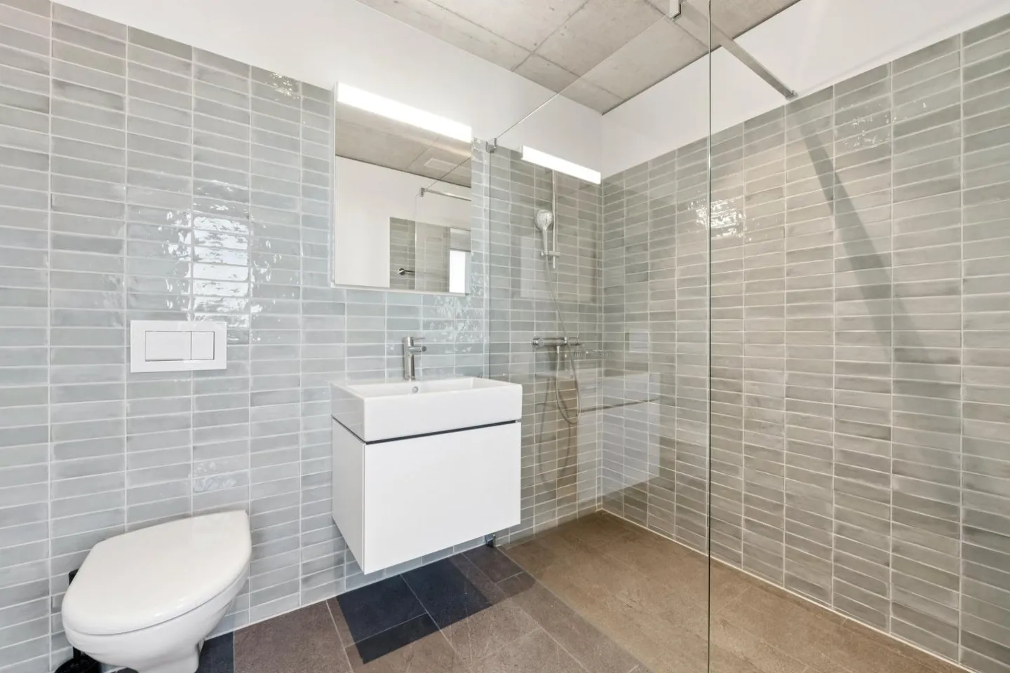 Vivre en ville avec style appartement moderne de 1,5 pièce avec loggia - Photo 3 sur 4