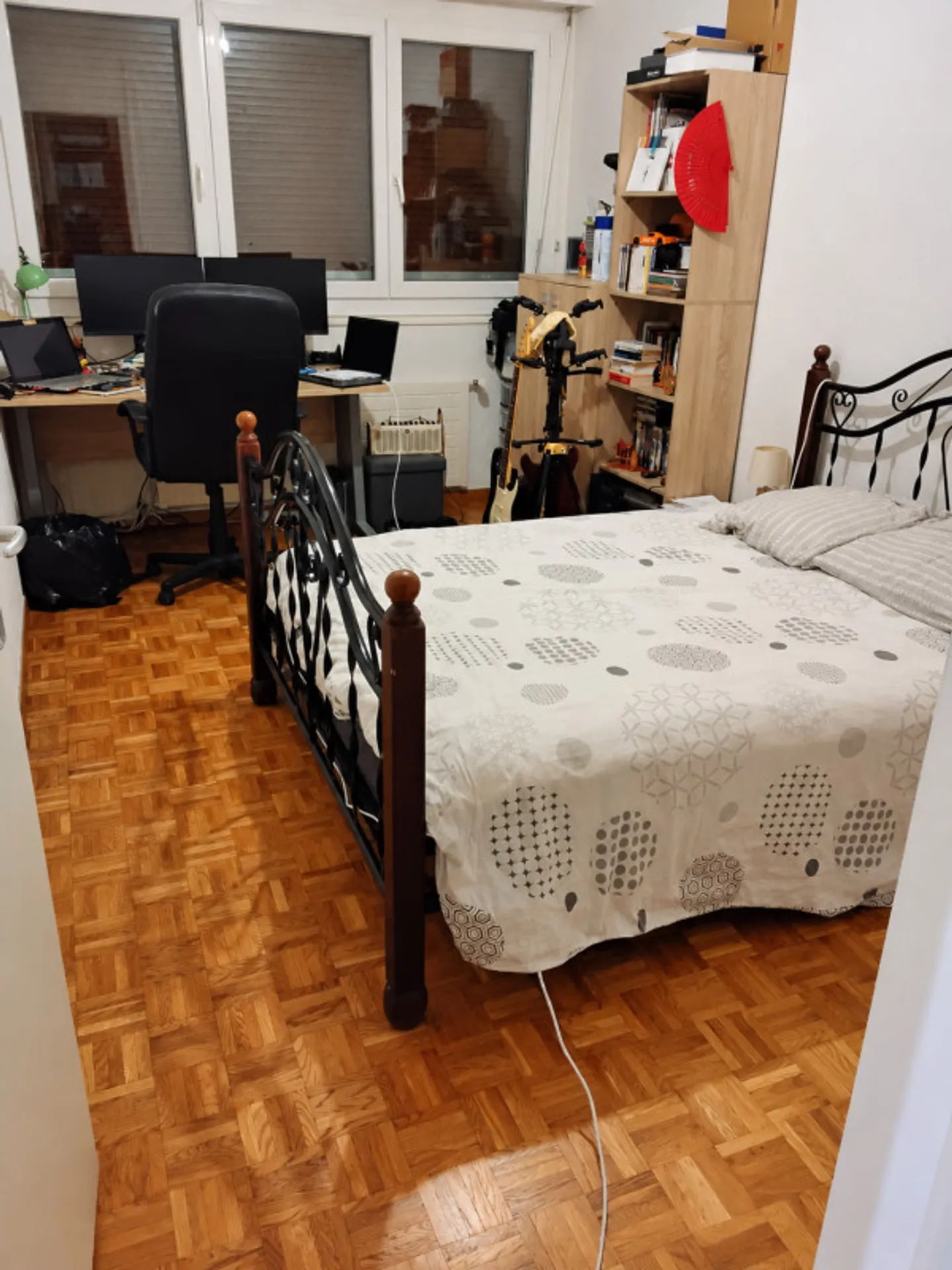 Spacious Apartment in Les Acacias - Photo 4 of 6