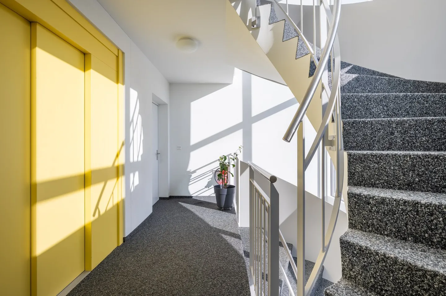 Vivere con stile, vivere rilassati - La tua oasi di 3,5 stanze a Thierachern - Foto 15 di 21