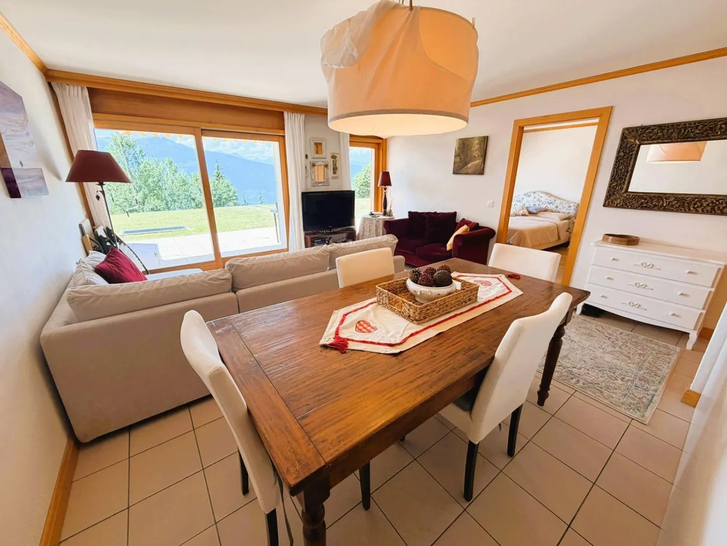 Magnificent 2.5-Room Apartment - Spacious and Bright - Superb Terrace - Exceptional View - Quiet Location - Photo 2 of 17