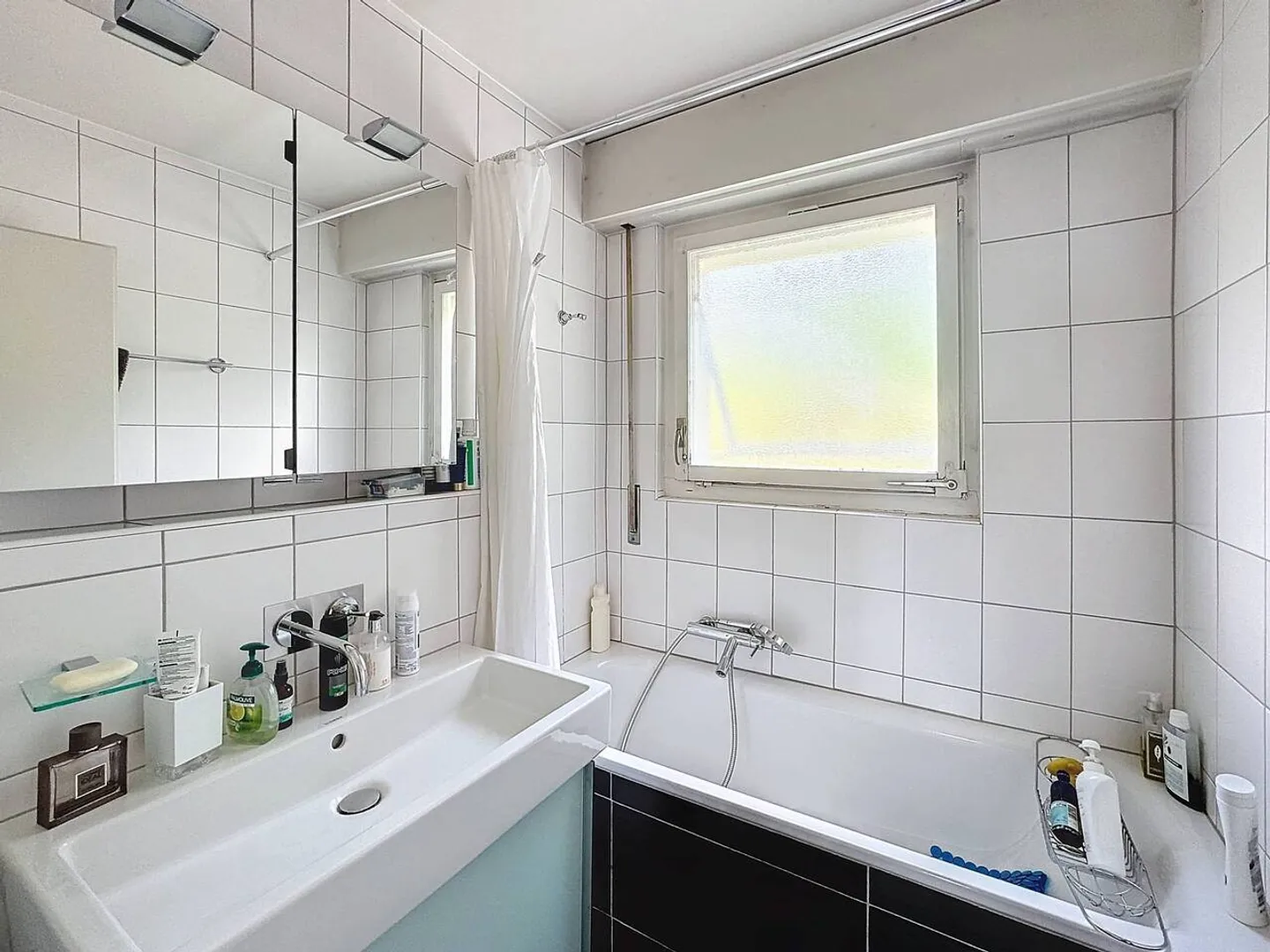 Appartamento con 3,5 stanze e vista mozzafiato sul lago - Foto 6 di 9