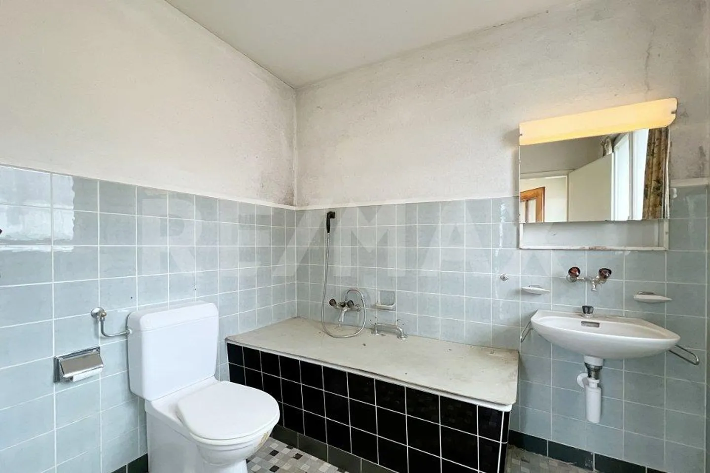 Semi-Detached House 5 Rooms - Photo 7 of 13