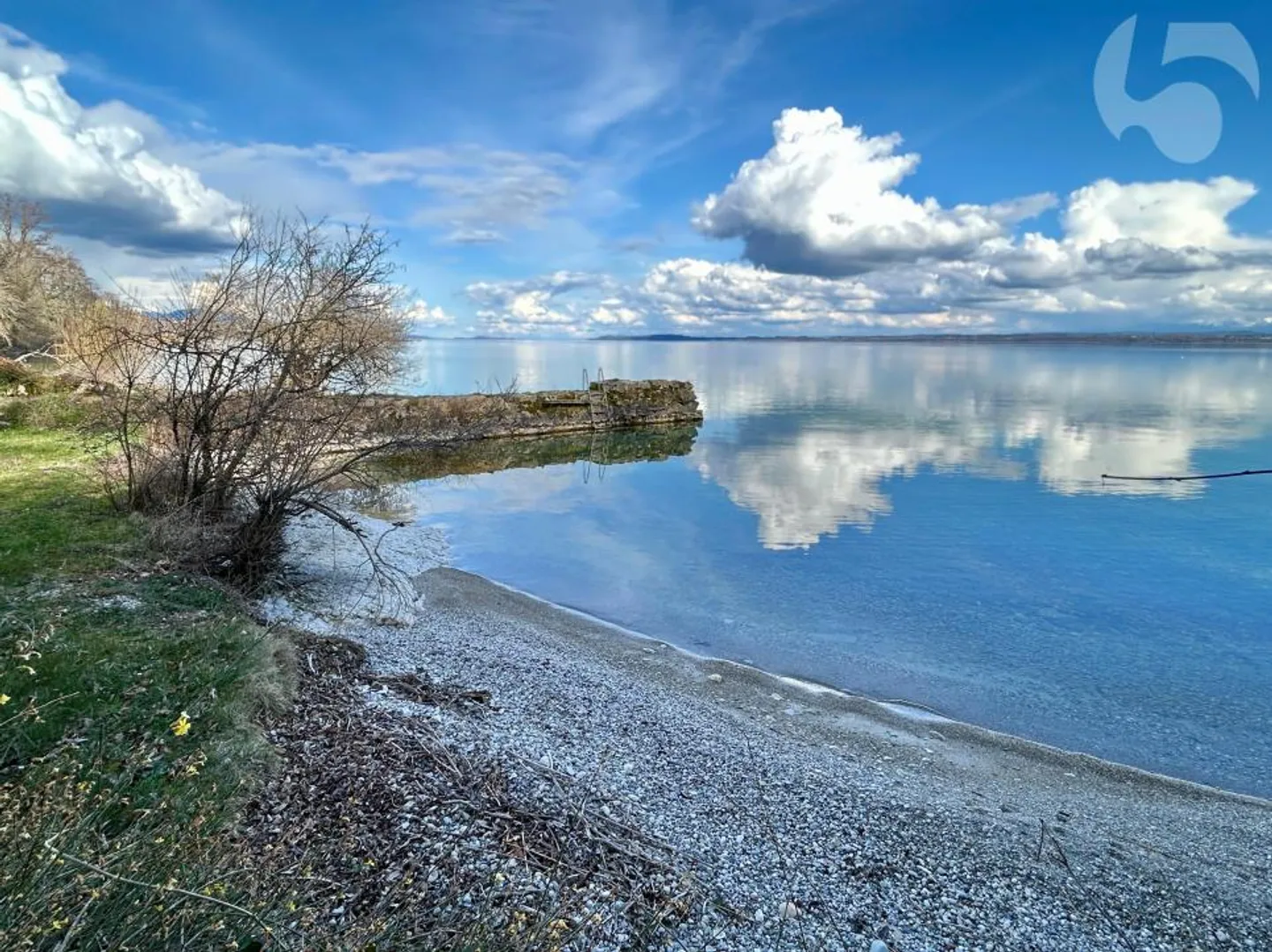 Seltenes Objekt: Gebäude aus dem 19. Jahrhundert mit privatem Strand und Ponton - Foto 1 von 11