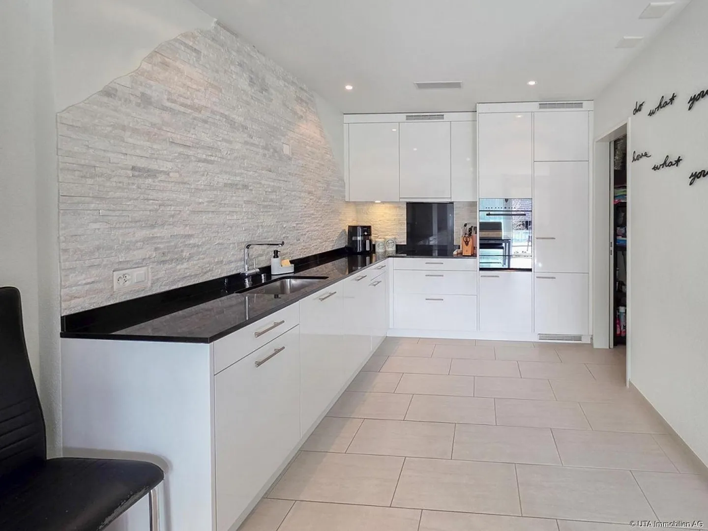 Stilvolle Wohnung mit Balkon - Foto 2 von 11