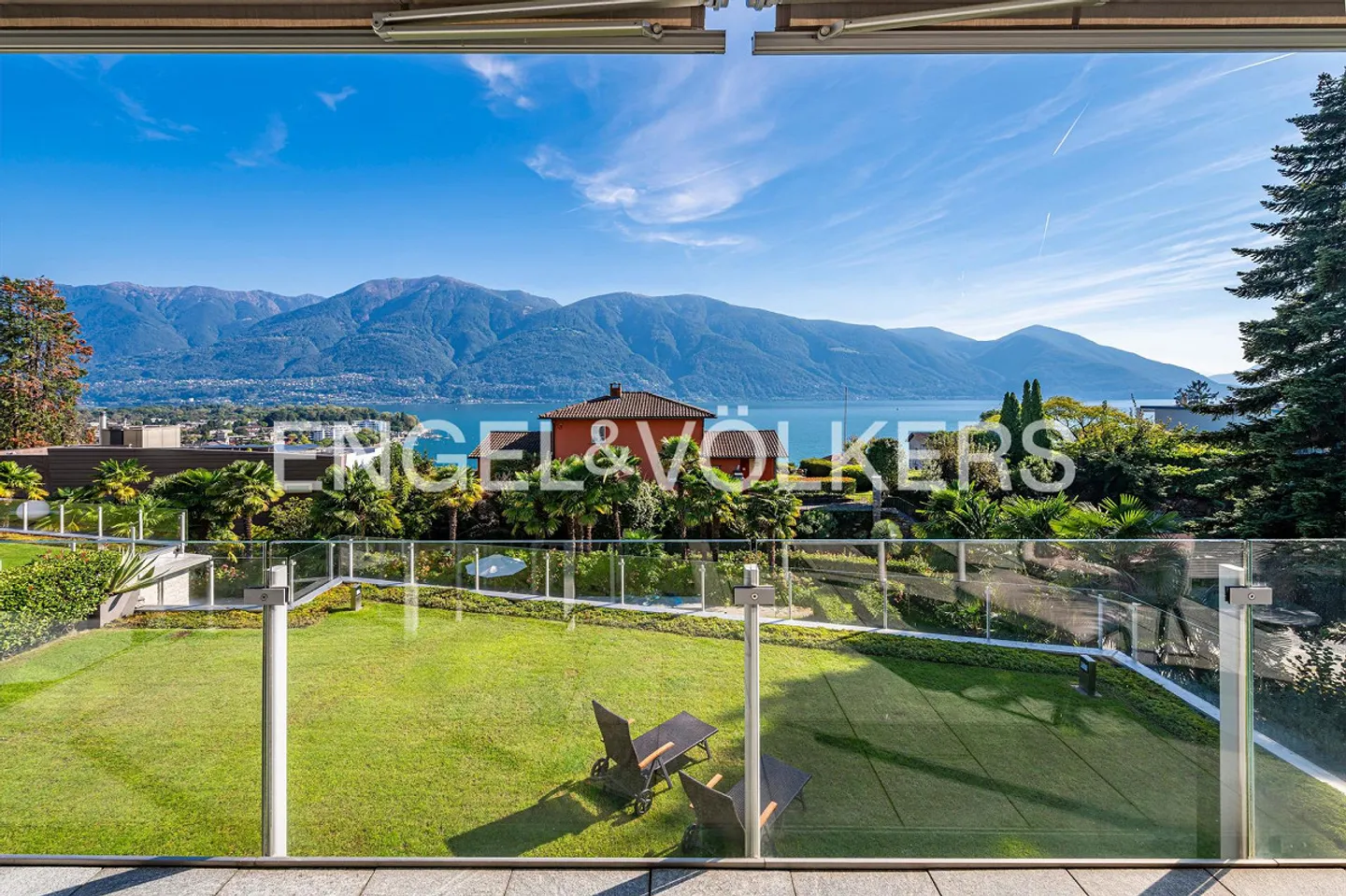 Duplex apartment with lake view in Ascona (55) - Photo 1 of 12