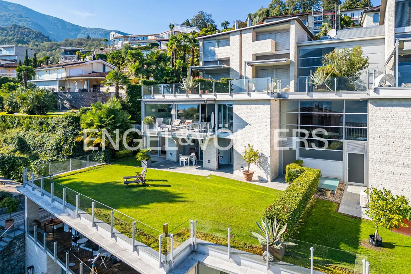 Duplex apartment with lake view in Ascona (55) - Photo 3 of 12
