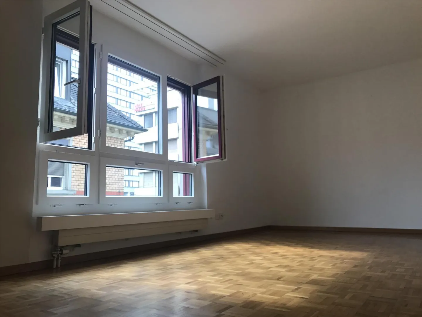 Appartamento 4 stanze nel cuore di Oerlikon urbano, centrale, disponibile per un periodo limitato - Foto 2 di 8