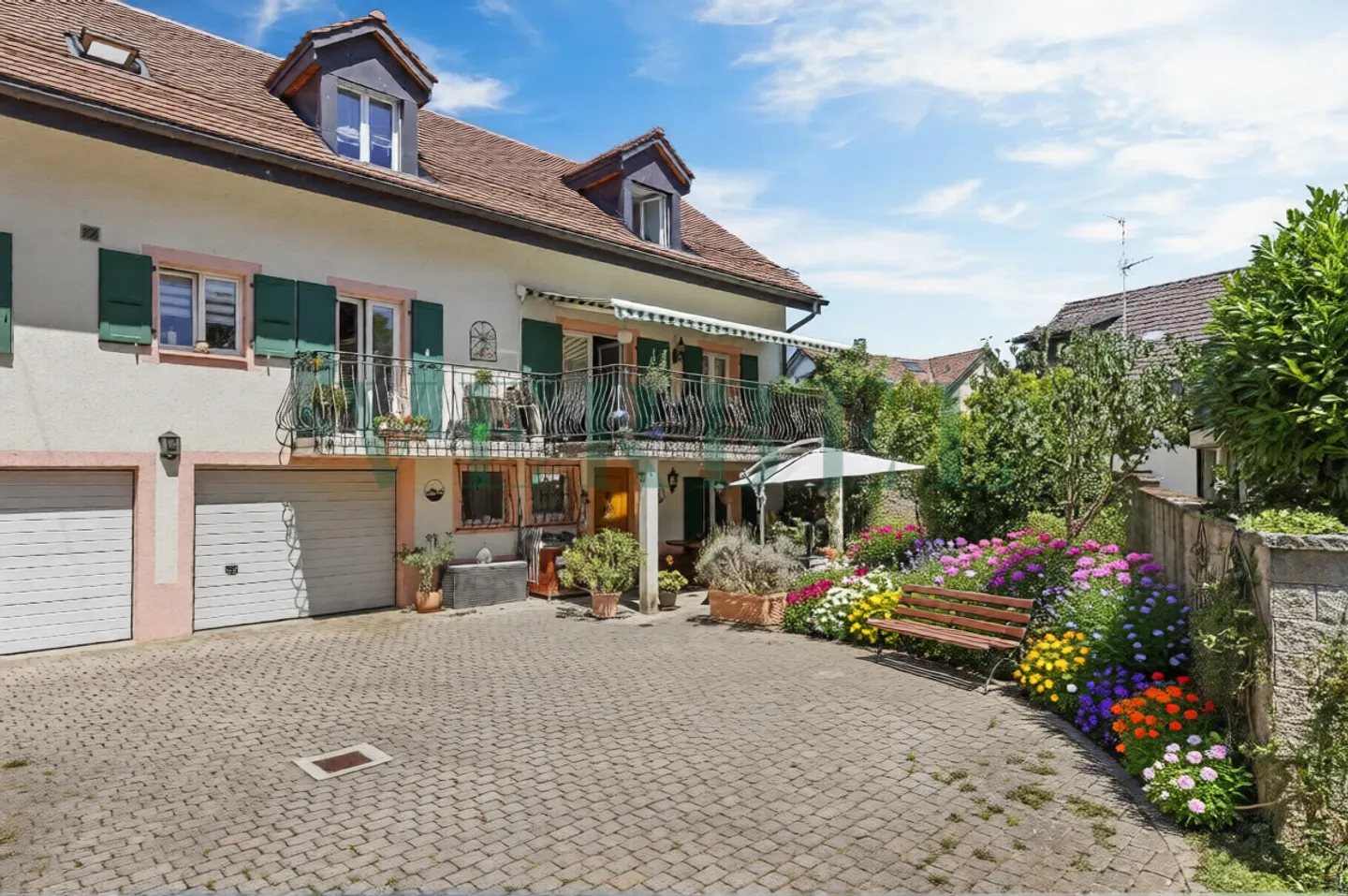 Elegantes Familienhaus in Ruhiger Lage - Foto 1 von 17