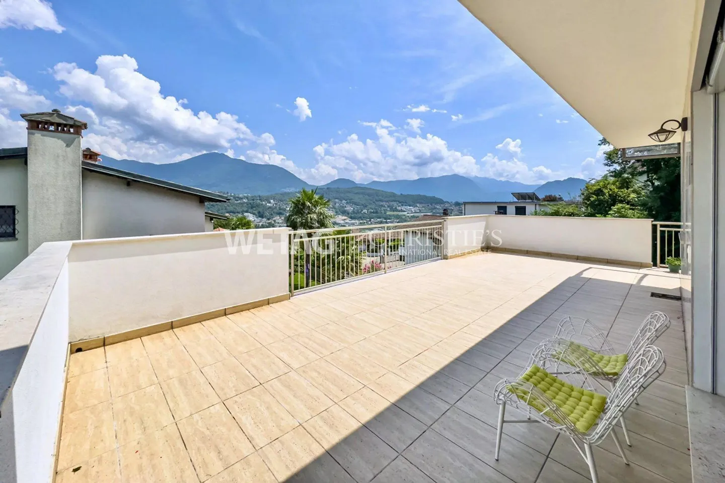 Moderne Villa mit Terrasse & Sauna - Foto 2 von 12