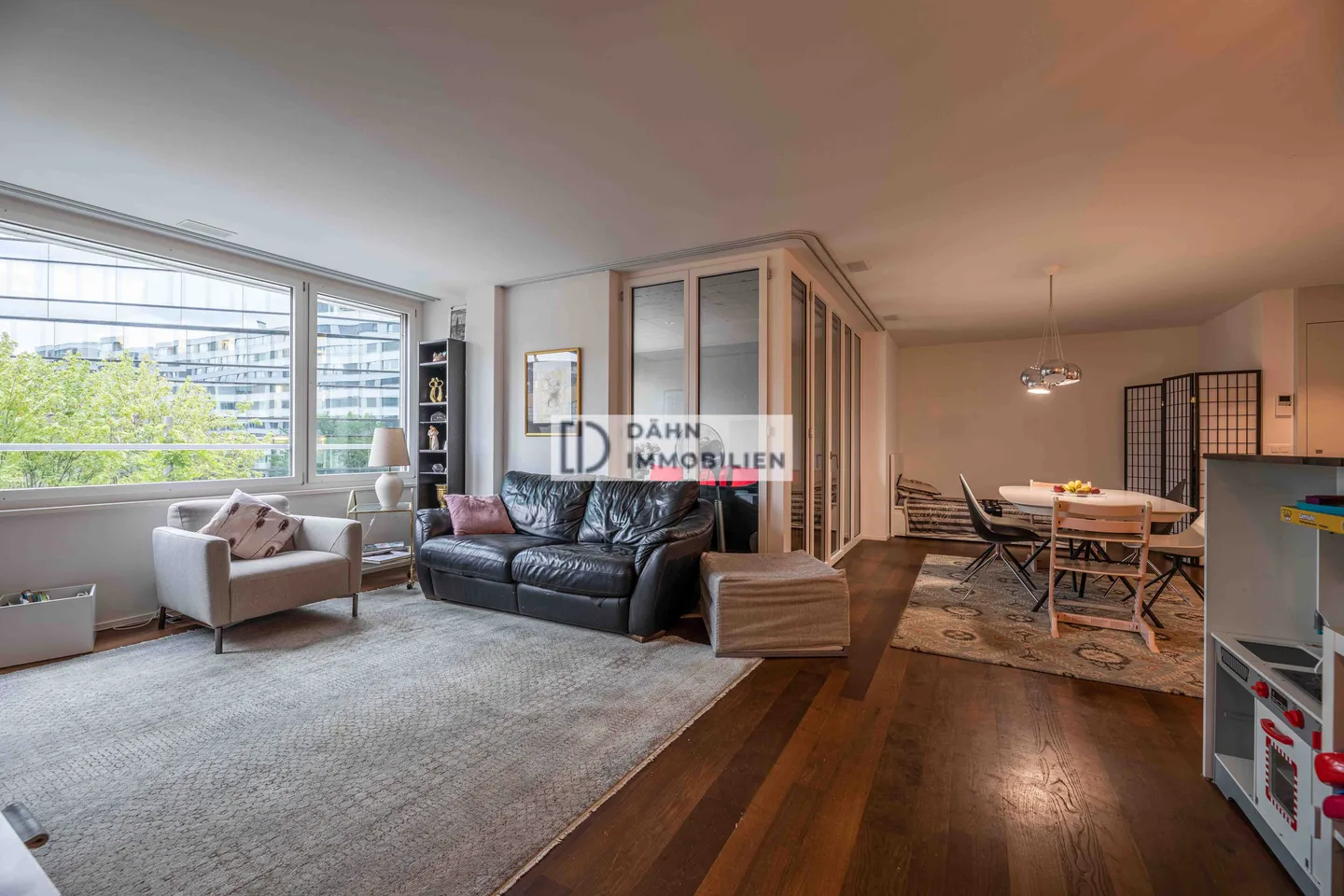 3.5-room Minergie apartment with loggia for rent in Zurich - Photo 2 of 11