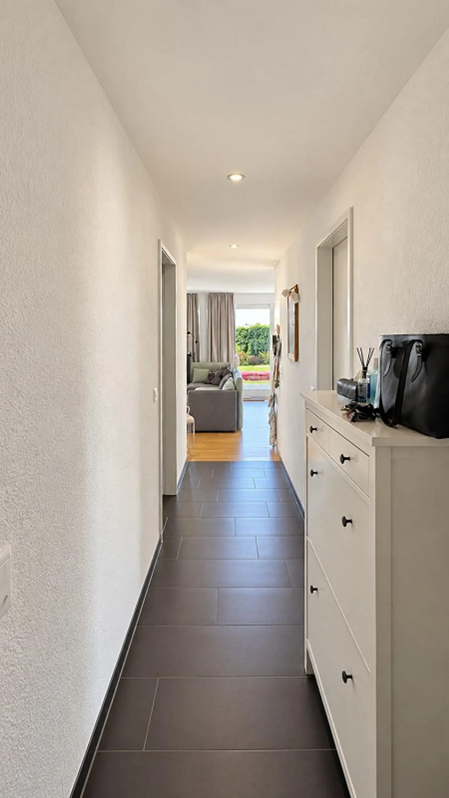 Appartamento affascinante di 3,5 stanze con area giardino a Horgen - Foto 3 di 10
